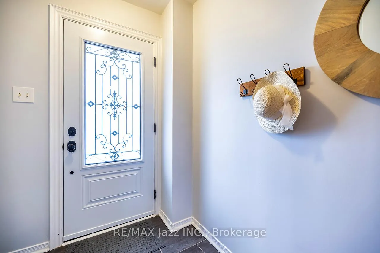 Photo 5 of 11 Chance Court, Clarington, Bowmanville — HOMEH
