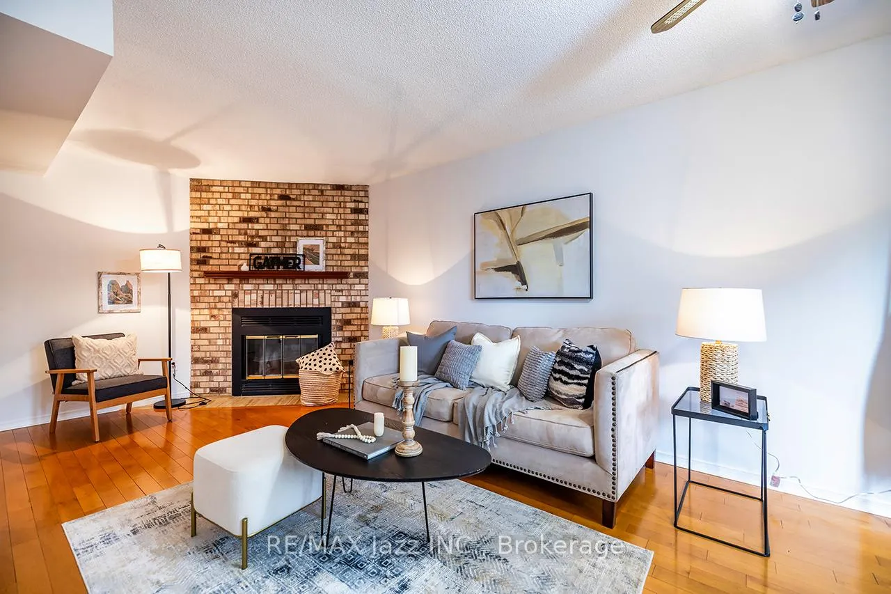 Photo 6 of 11 Chance Court, Clarington, Bowmanville — HOMEH