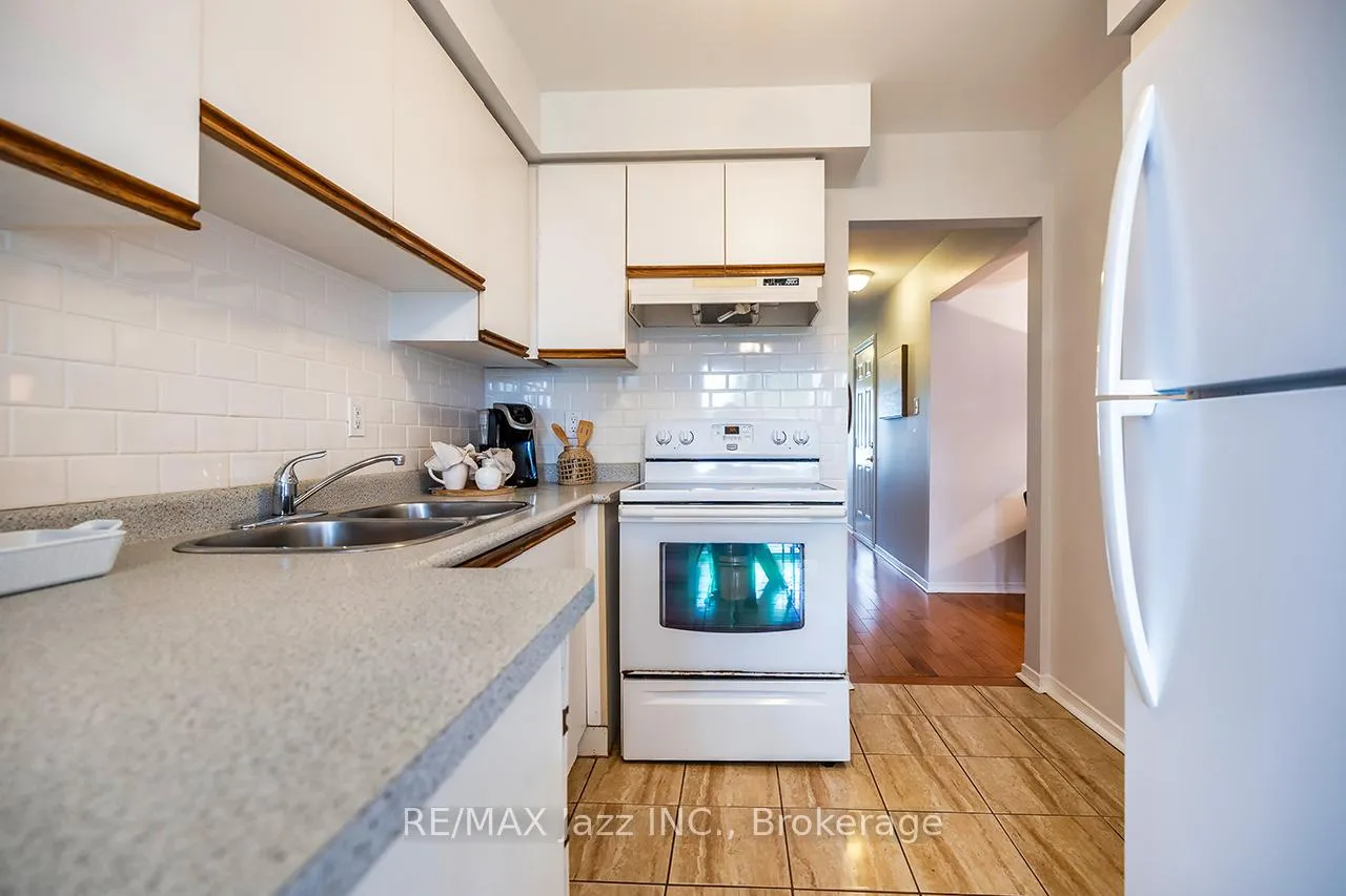 Photo 11 of 11 Chance Court, Clarington, Bowmanville — HOMEH