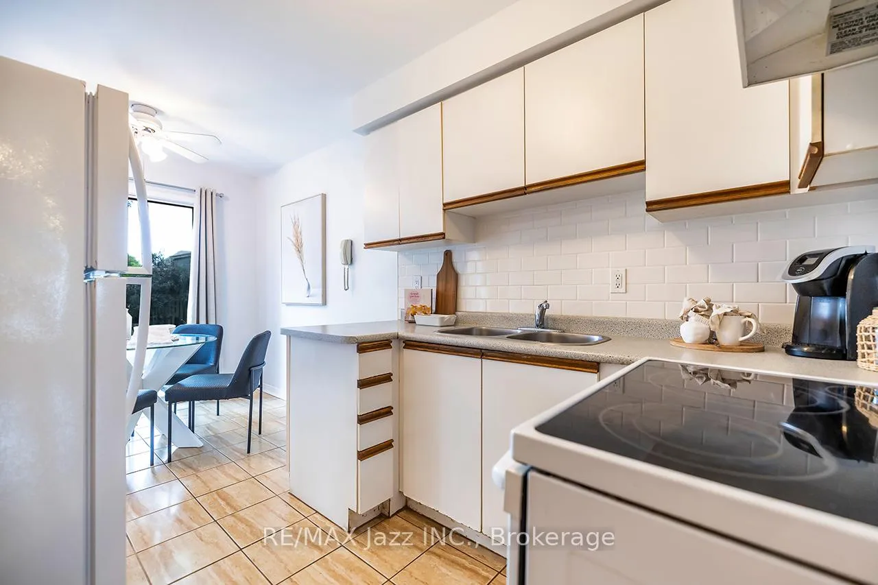 Photo 12 of 11 Chance Court, Clarington, Bowmanville — HOMEH