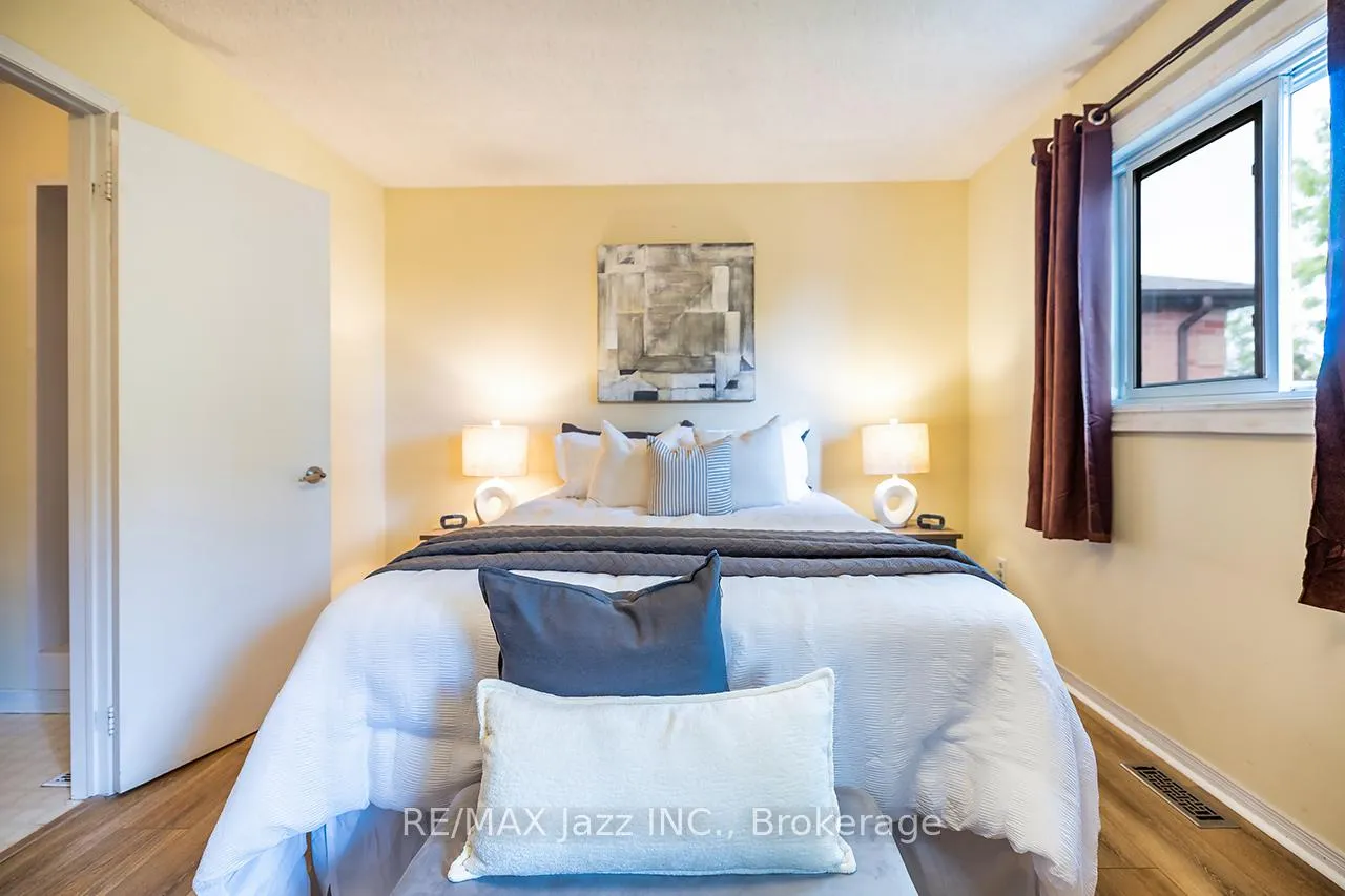 Photo 14 of 11 Chance Court, Clarington, Bowmanville — HOMEH