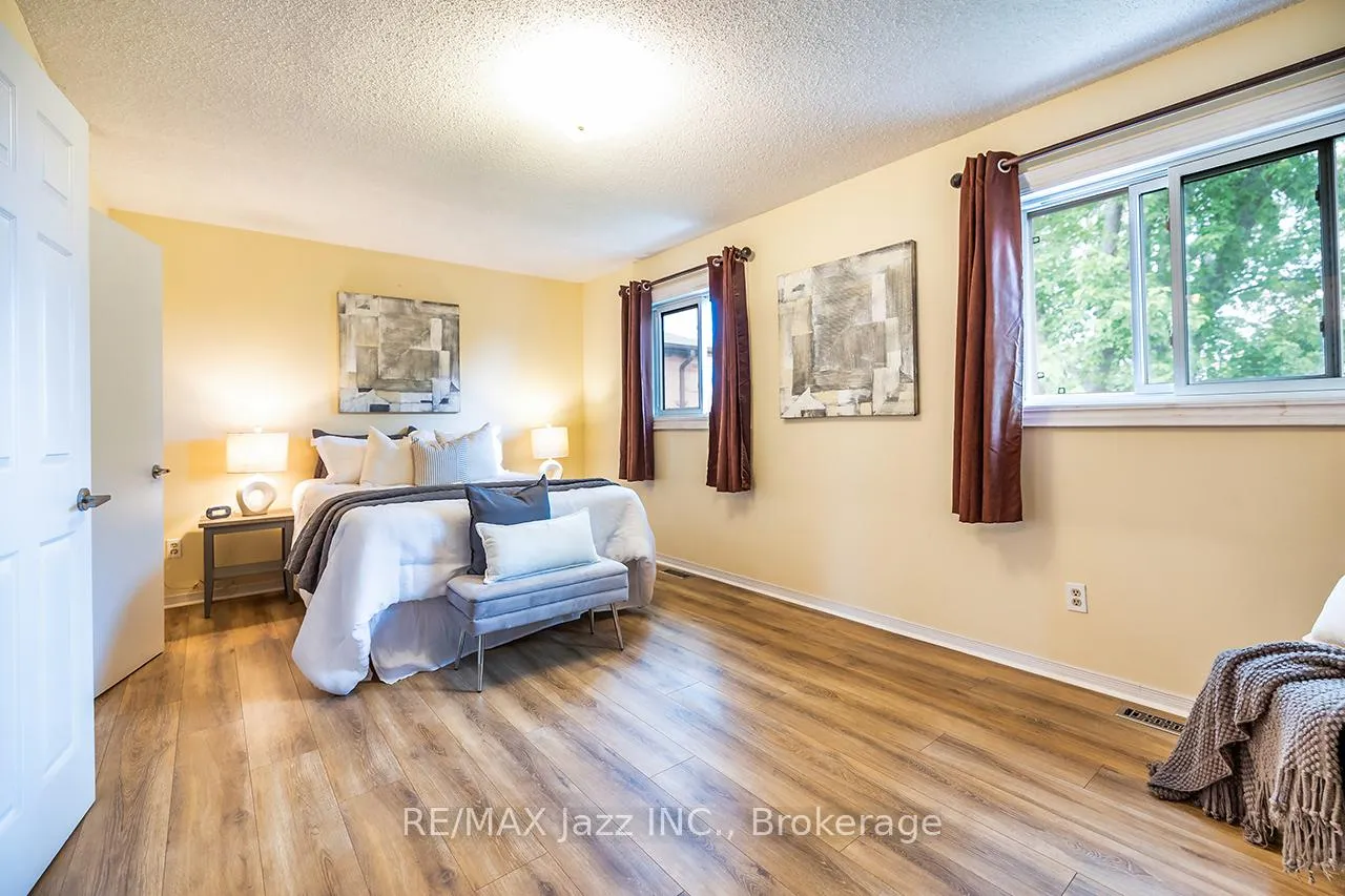 Photo 15 of 11 Chance Court, Clarington, Bowmanville — HOMEH