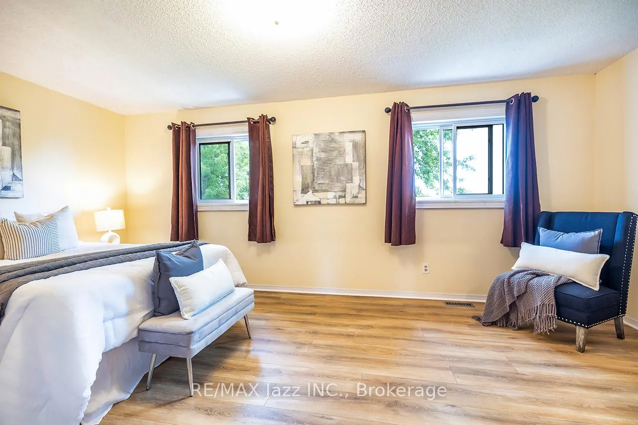Photo 16 of 11 Chance Court, Clarington, Bowmanville — HOMEH