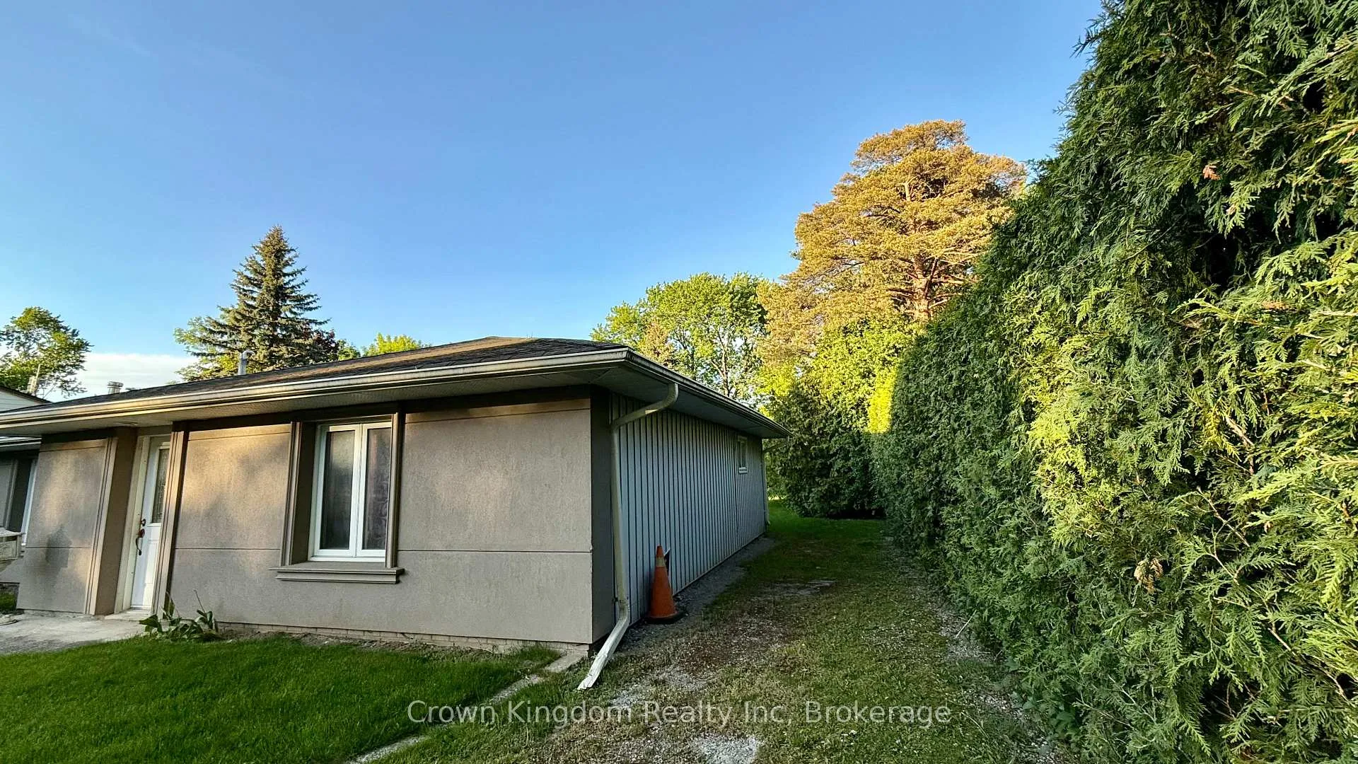 Photo 2 of 1967 Southview Drive, Pickering, Village East — HOMEH