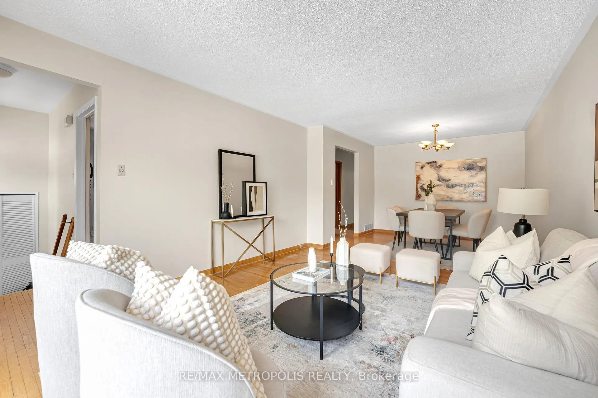 Photo 3 of 76 Harrington Crescent, North York, Bayview Woods-Steeles — HOMEH