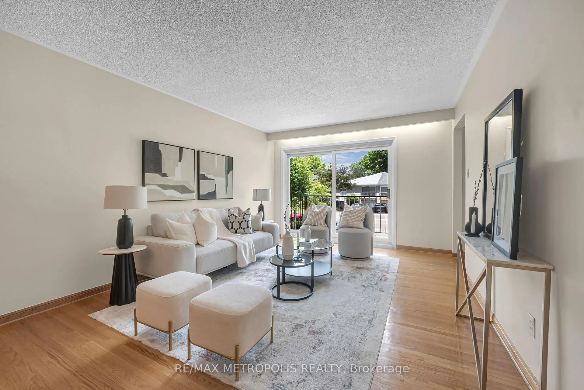Photo 4 of 76 Harrington Crescent, North York, Bayview Woods-Steeles — HOMEH