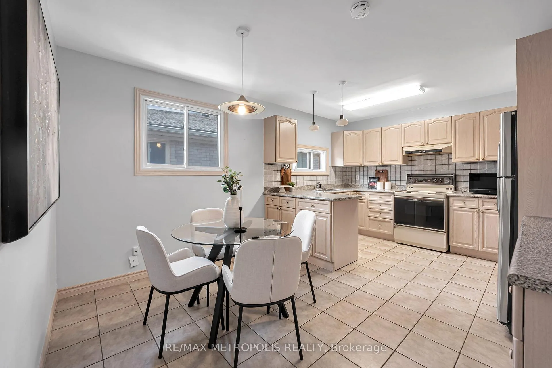 Photo 6 of 76 Harrington Crescent, North York, Bayview Woods-Steeles — HOMEH
