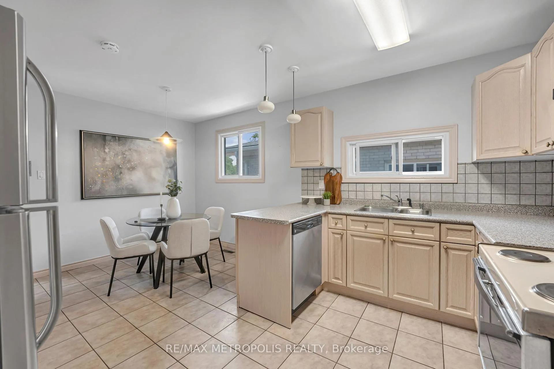 Photo 9 of 76 Harrington Crescent, North York, Bayview Woods-Steeles — HOMEH