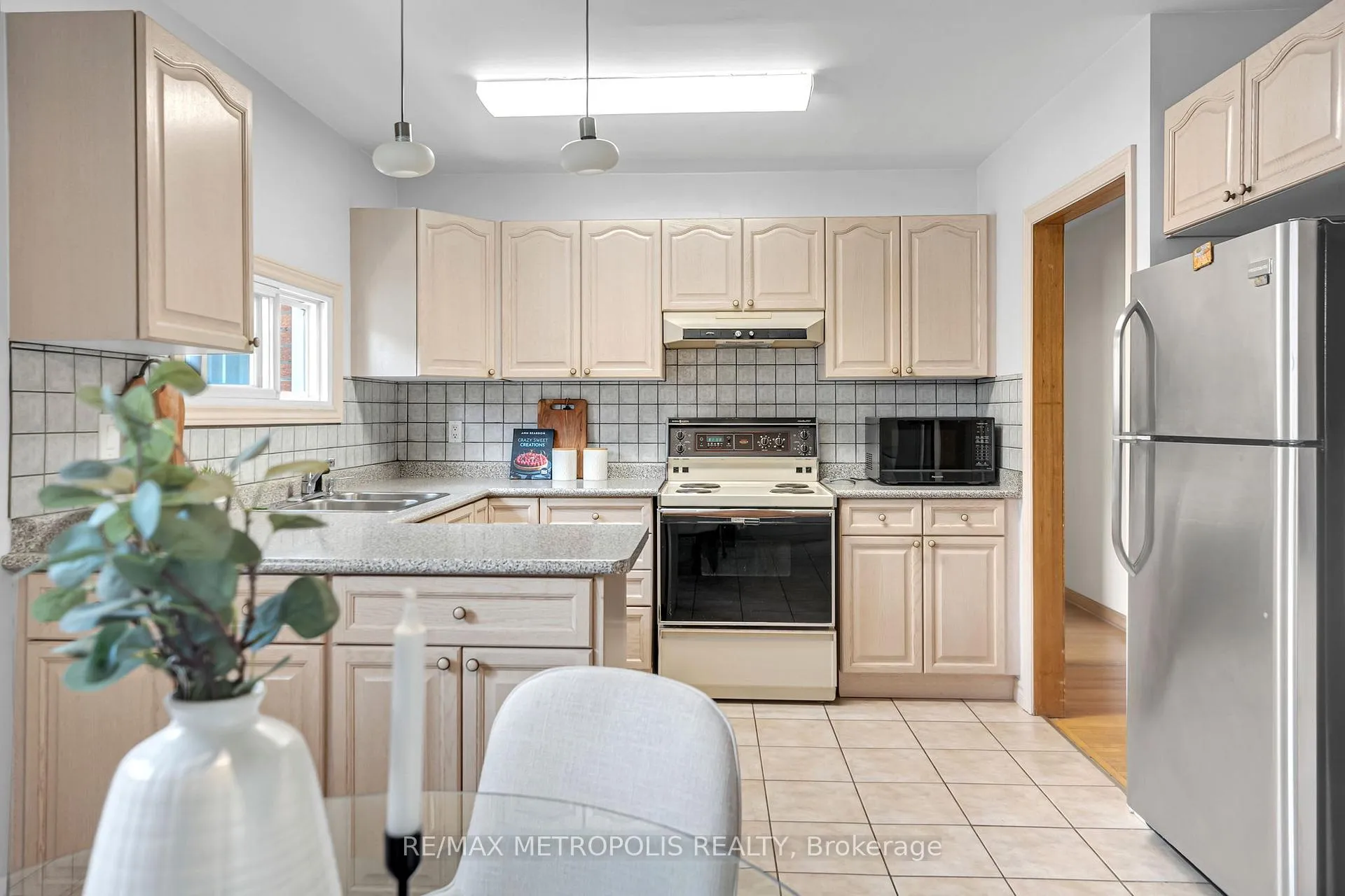 Photo 10 of 76 Harrington Crescent, North York, Bayview Woods-Steeles — HOMEH