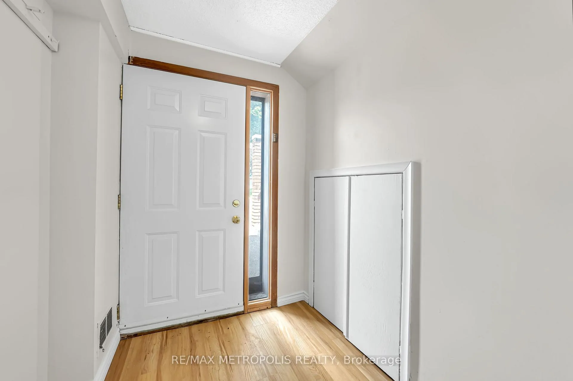 Photo 19 of 76 Harrington Crescent, North York, Bayview Woods-Steeles — HOMEH