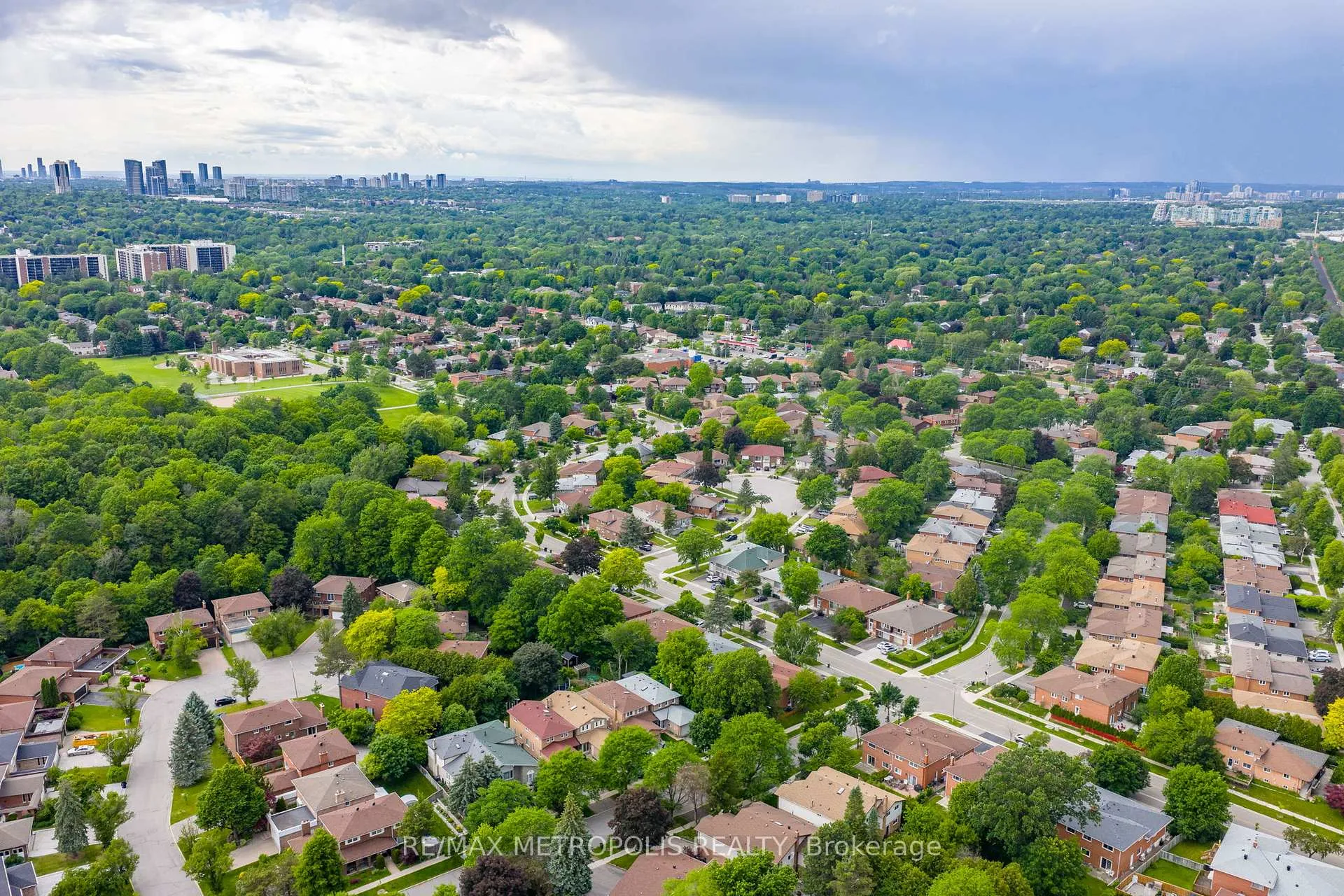 Photo 30 of 76 Harrington Crescent, North York, Bayview Woods-Steeles — HOMEH