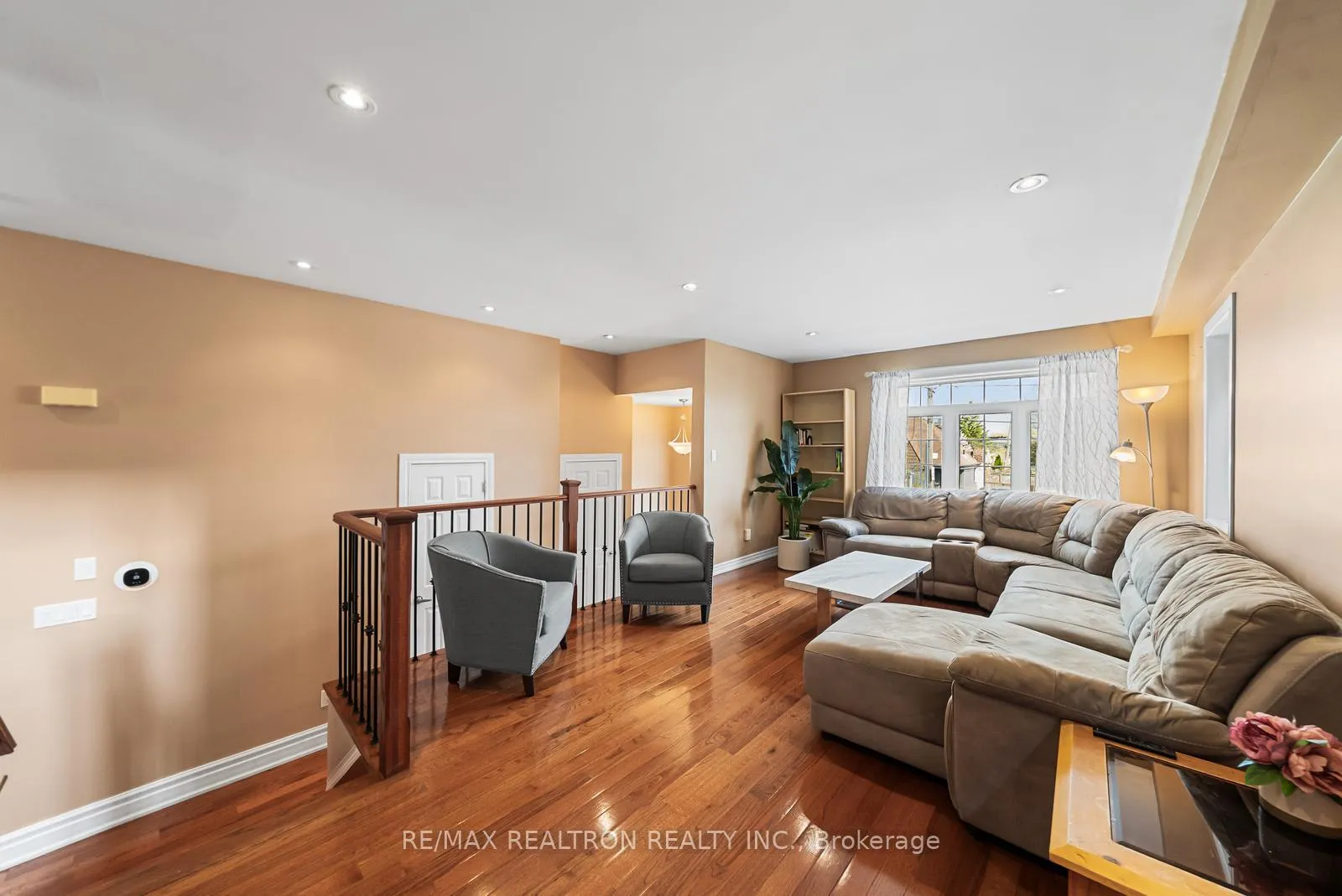 Photo 5 of 51 Rogers Road, Toronto, Oakwood Village — HOMEH