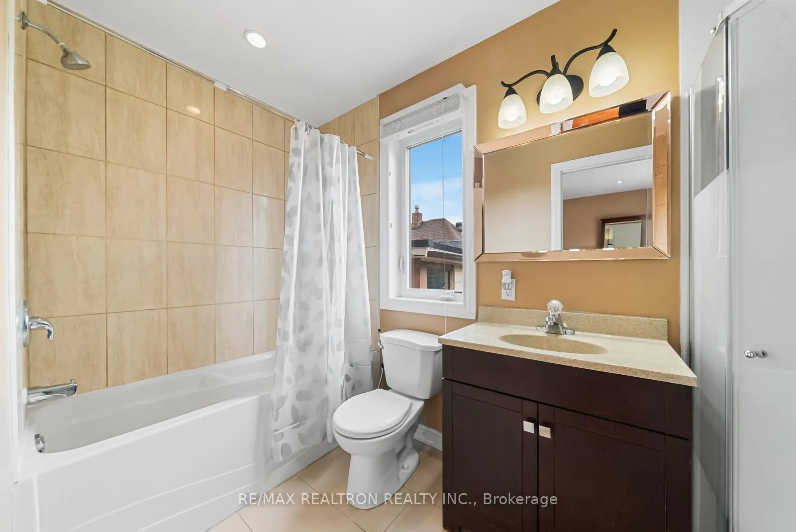 Photo 16 of 51 Rogers Road, Toronto, Oakwood Village — HOMEH