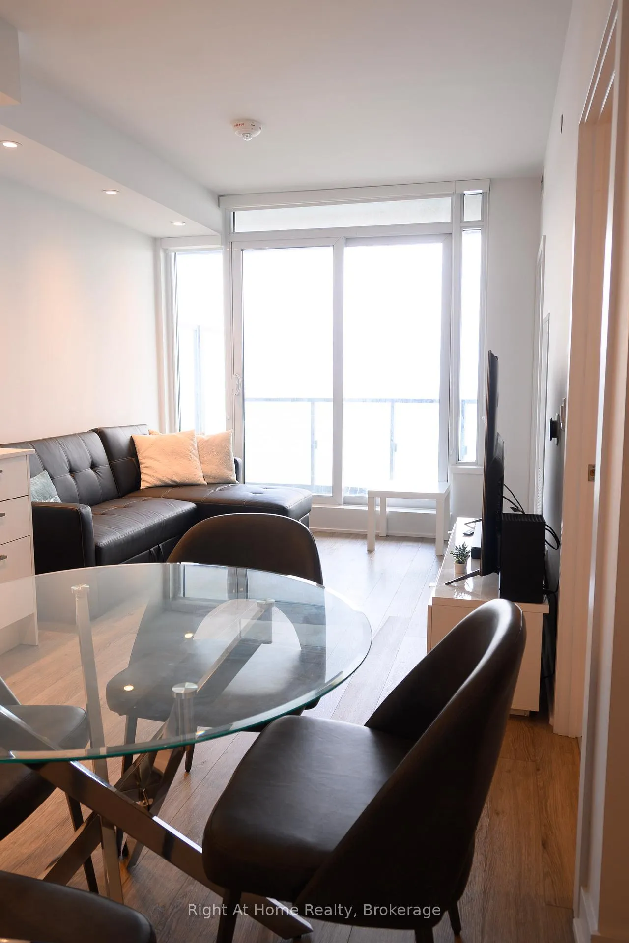 Photo 3 of Unit 2808, 1928 Lakeshore Boulevard W, Toronto, High Park-Swansea — HOMEH