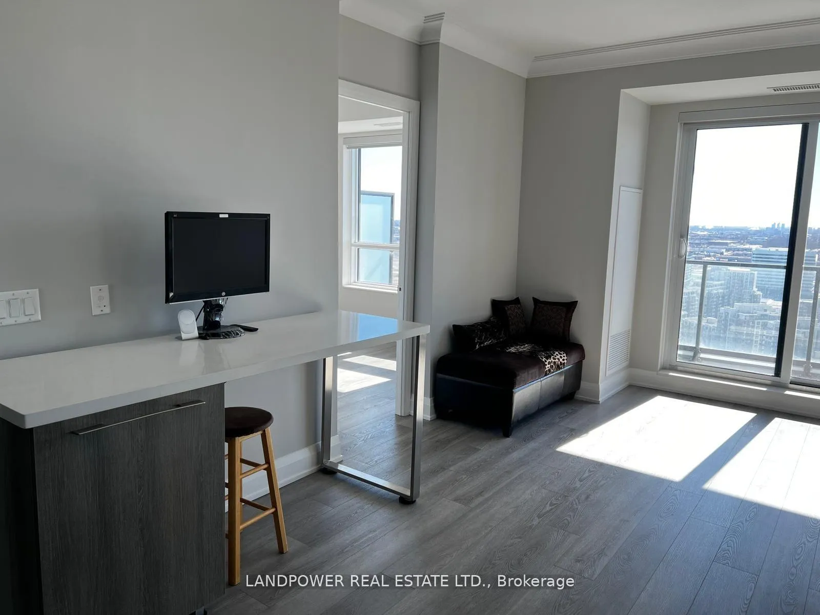 Photo 3 of Unit 3502, 8 Water Walk Drive S, Markham, Unionville — HOMEH