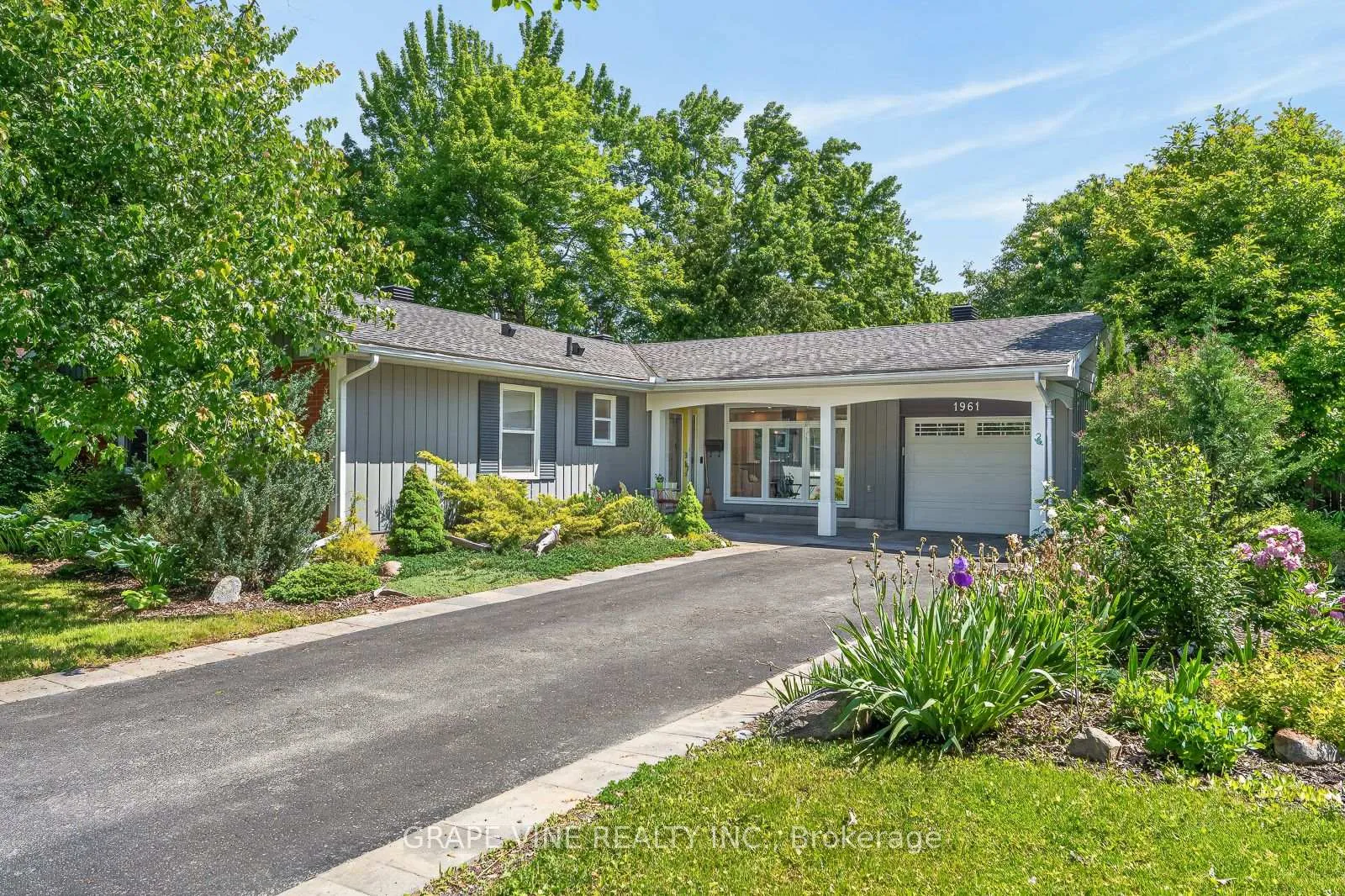 Photo 1 of 1961 Oakdean Crescent, Ottawa, Beacon Hill North — HOMEH