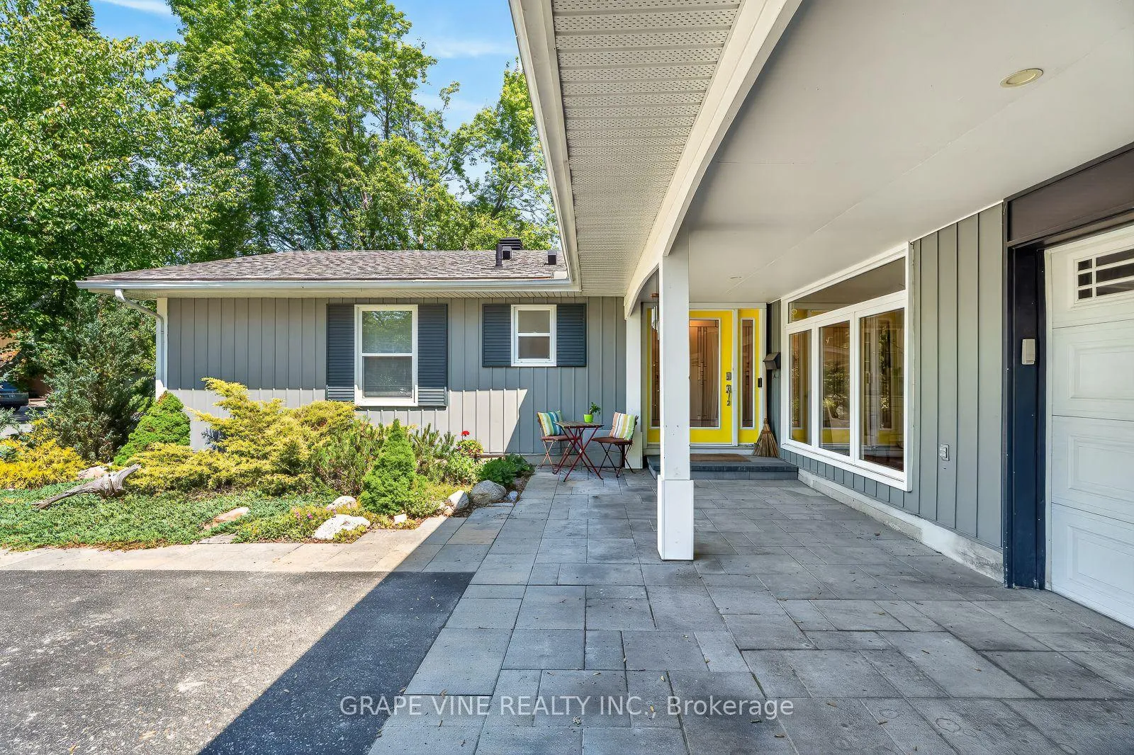 Photo 4 of 1961 Oakdean Crescent, Ottawa, Beacon Hill North — HOMEH