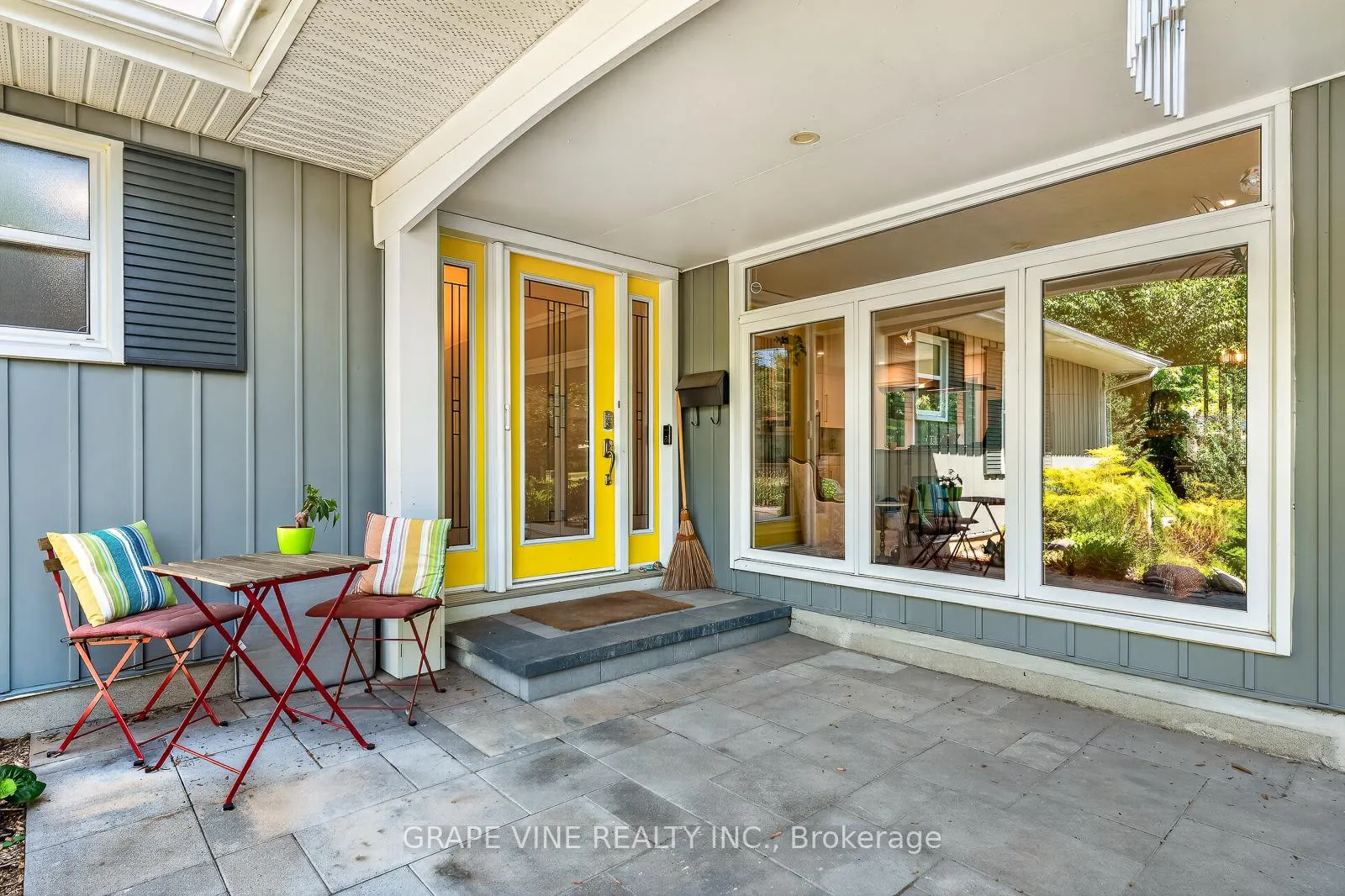 Photo 5 of 1961 Oakdean Crescent, Ottawa, Beacon Hill North — HOMEH