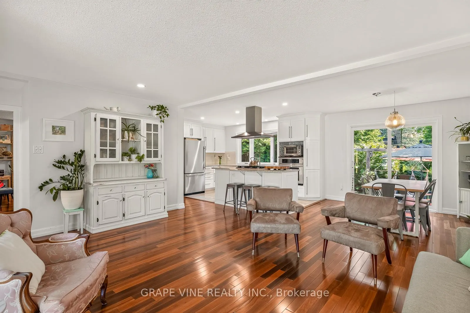 Photo 11 of 1961 Oakdean Crescent, Ottawa, Beacon Hill North — HOMEH