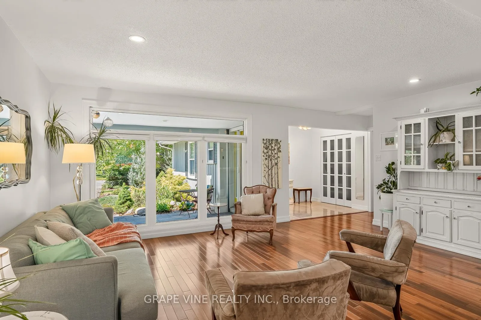 Photo 12 of 1961 Oakdean Crescent, Ottawa, Beacon Hill North — HOMEH
