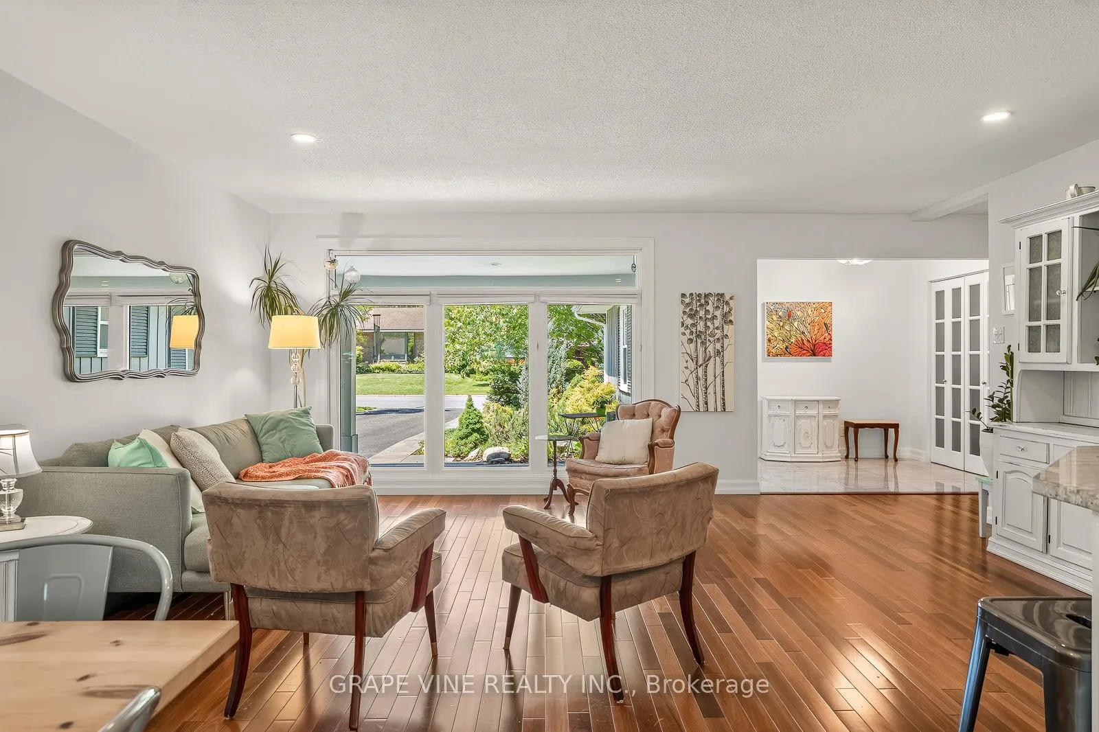 Photo 13 of 1961 Oakdean Crescent, Ottawa, Beacon Hill North — HOMEH