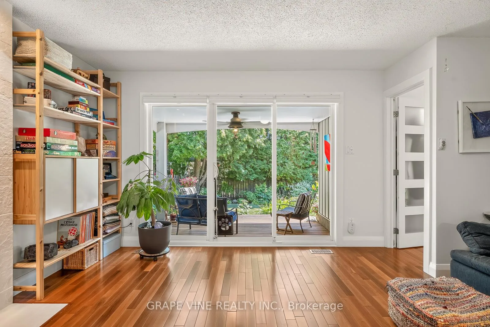 Photo 24 of 1961 Oakdean Crescent, Ottawa, Beacon Hill North — HOMEH