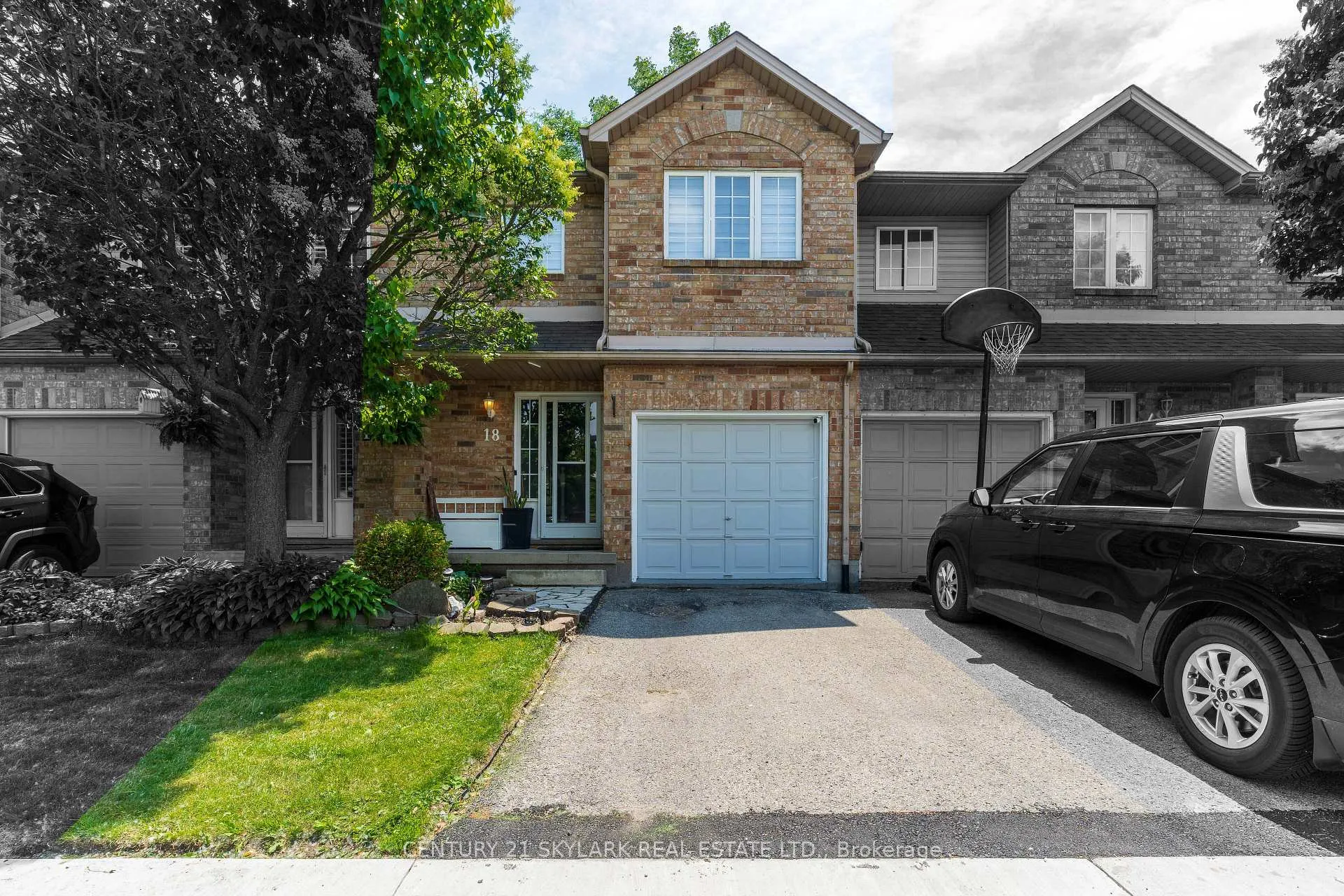 Photo 2 of 10 Cadham Boulevard, Hamilton, Broughton — HOMEH