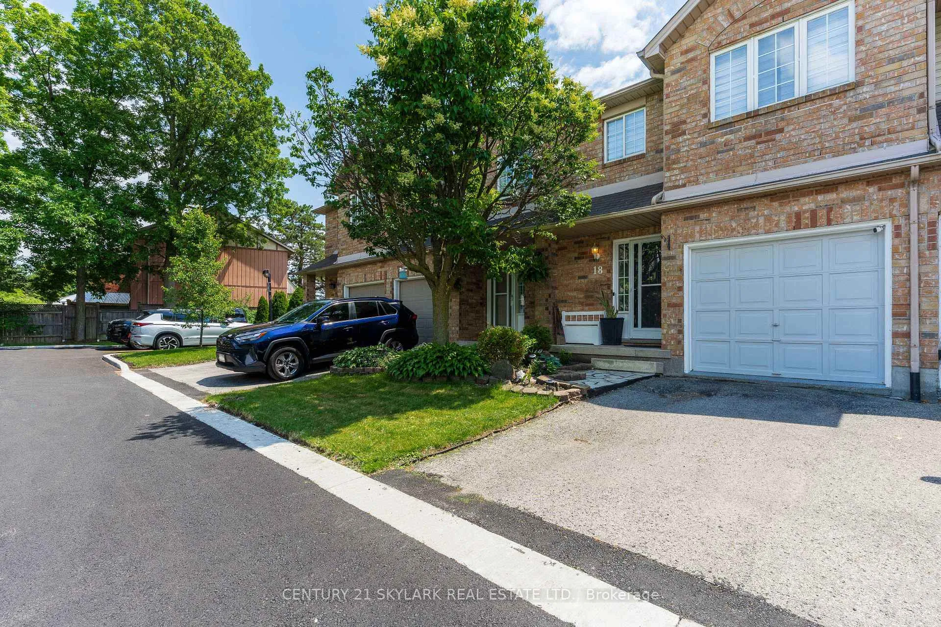 Photo 3 of 10 Cadham Boulevard, Hamilton, Broughton — HOMEH