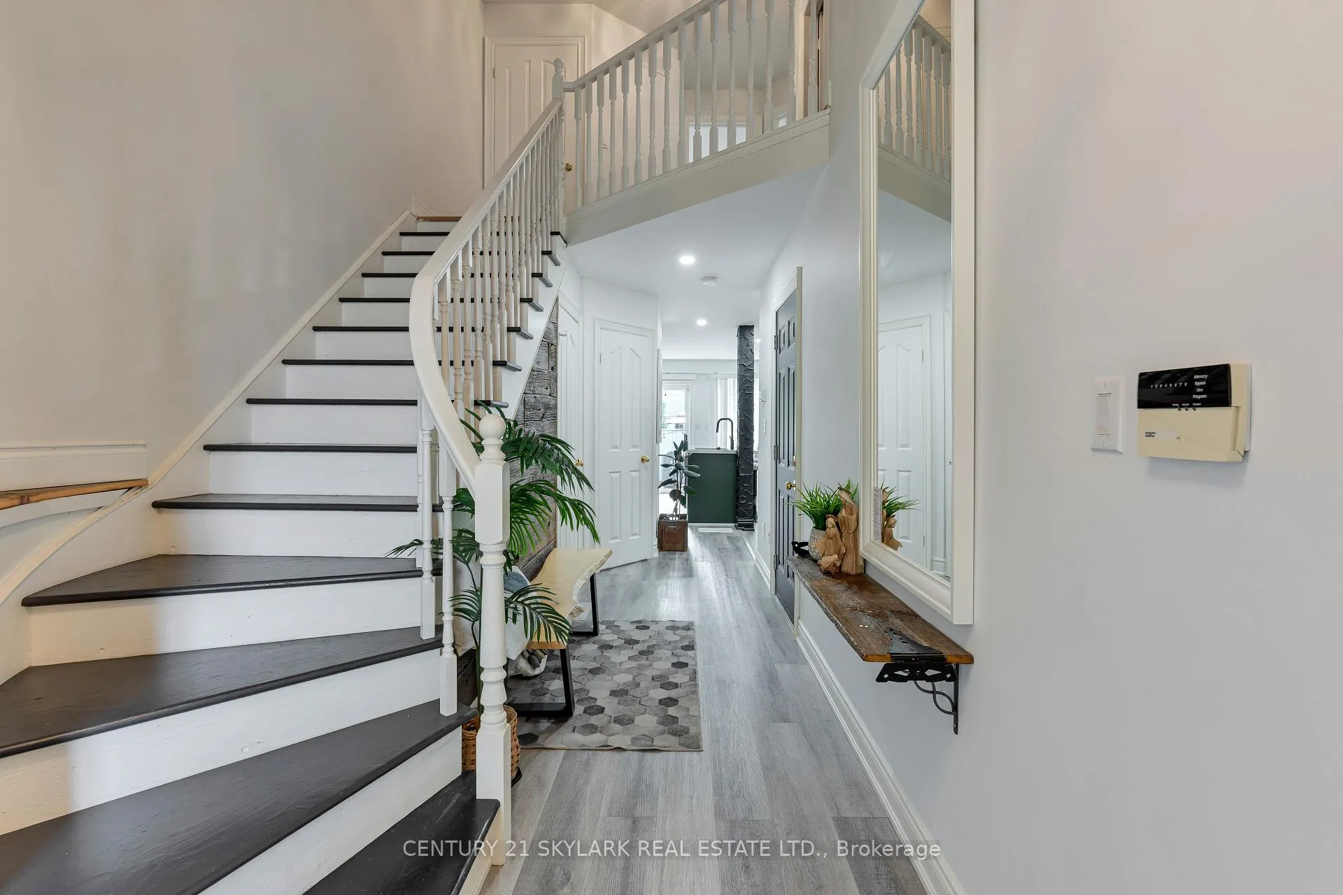 Photo 6 of 10 Cadham Boulevard, Hamilton, Broughton — HOMEH