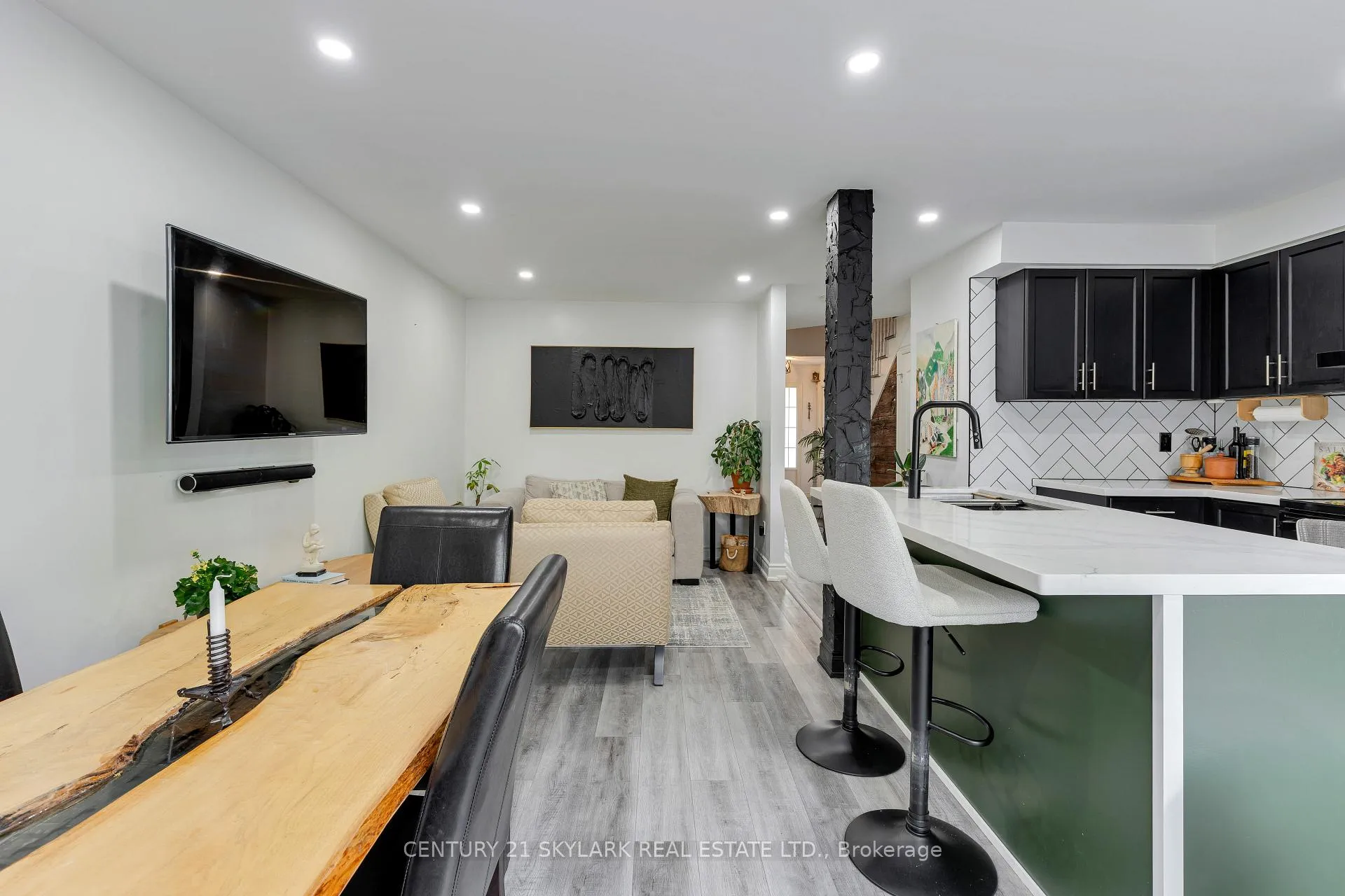 Photo 8 of 10 Cadham Boulevard, Hamilton, Broughton — HOMEH