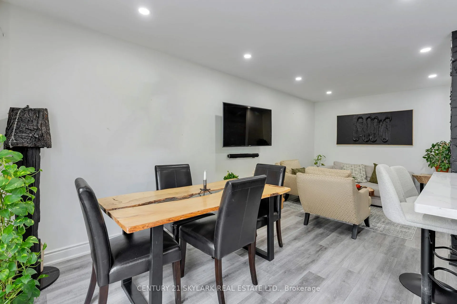 Photo 9 of 10 Cadham Boulevard, Hamilton, Broughton — HOMEH
