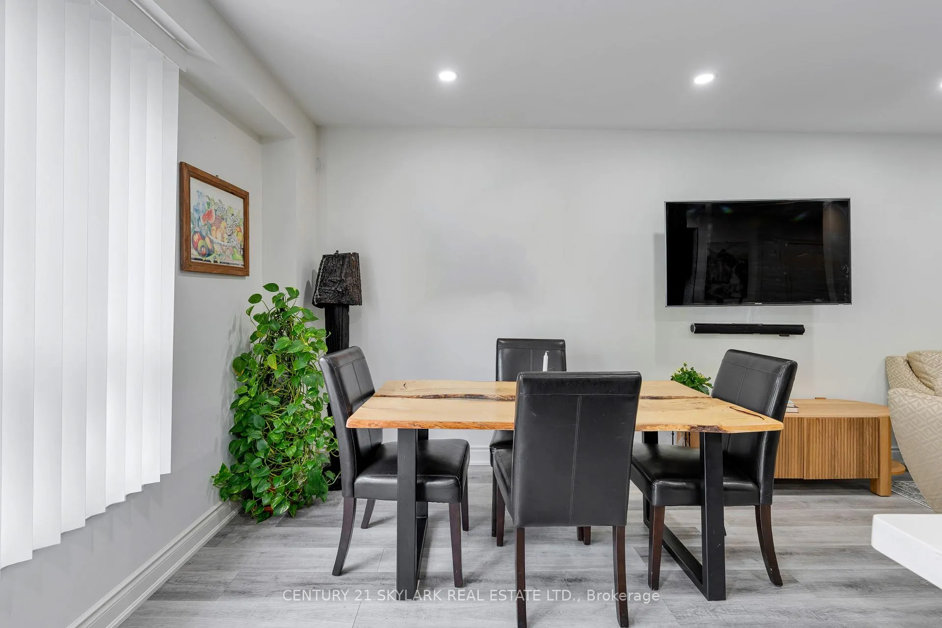 Photo 10 of 10 Cadham Boulevard, Hamilton, Broughton — HOMEH