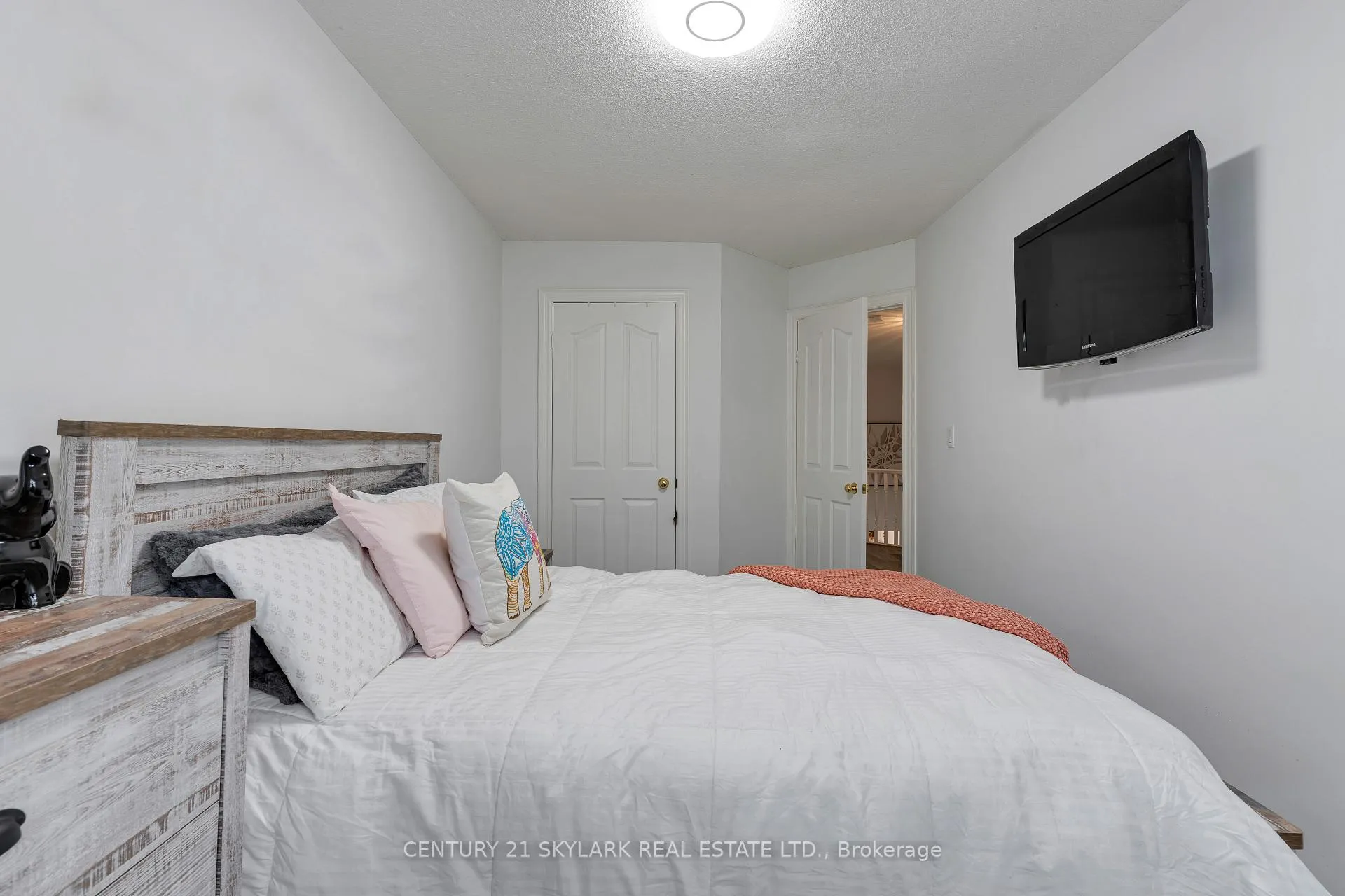 Photo 24 of 10 Cadham Boulevard, Hamilton, Broughton — HOMEH