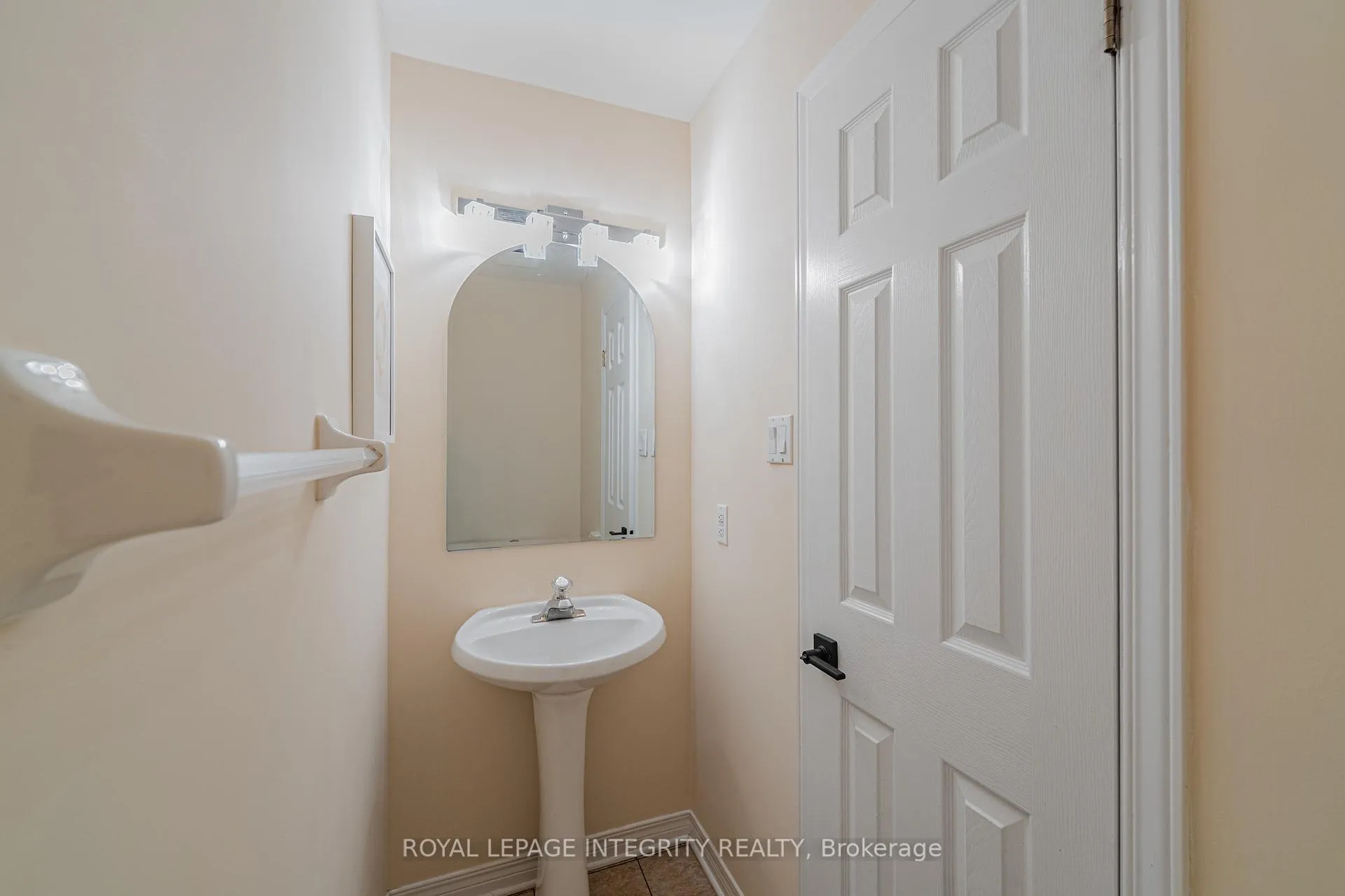 Photo 4 of 16 Redding Way, Ottawa, Centrepointe — HOMEH