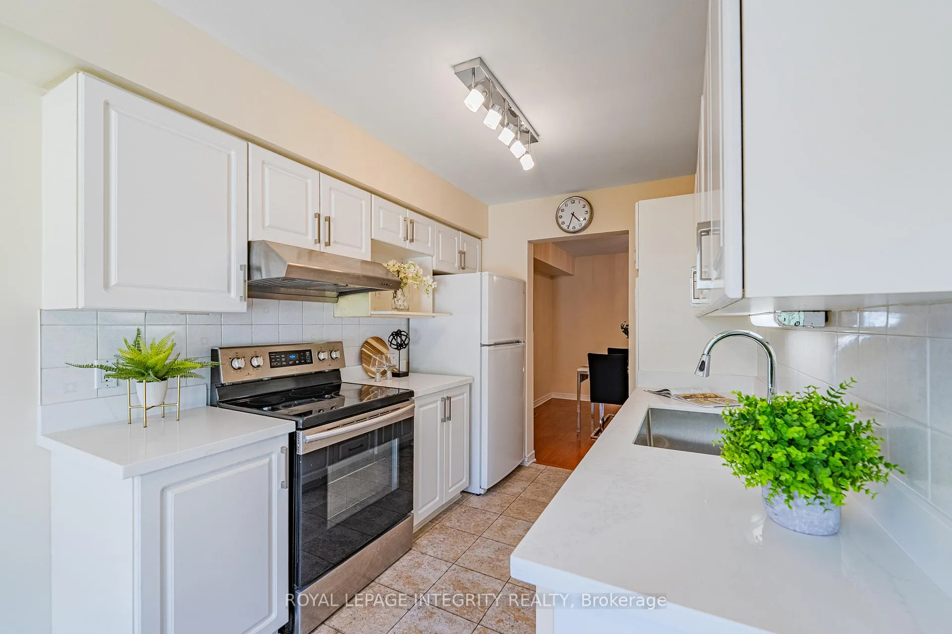 Photo 11 of 16 Redding Way, Ottawa, Centrepointe — HOMEH
