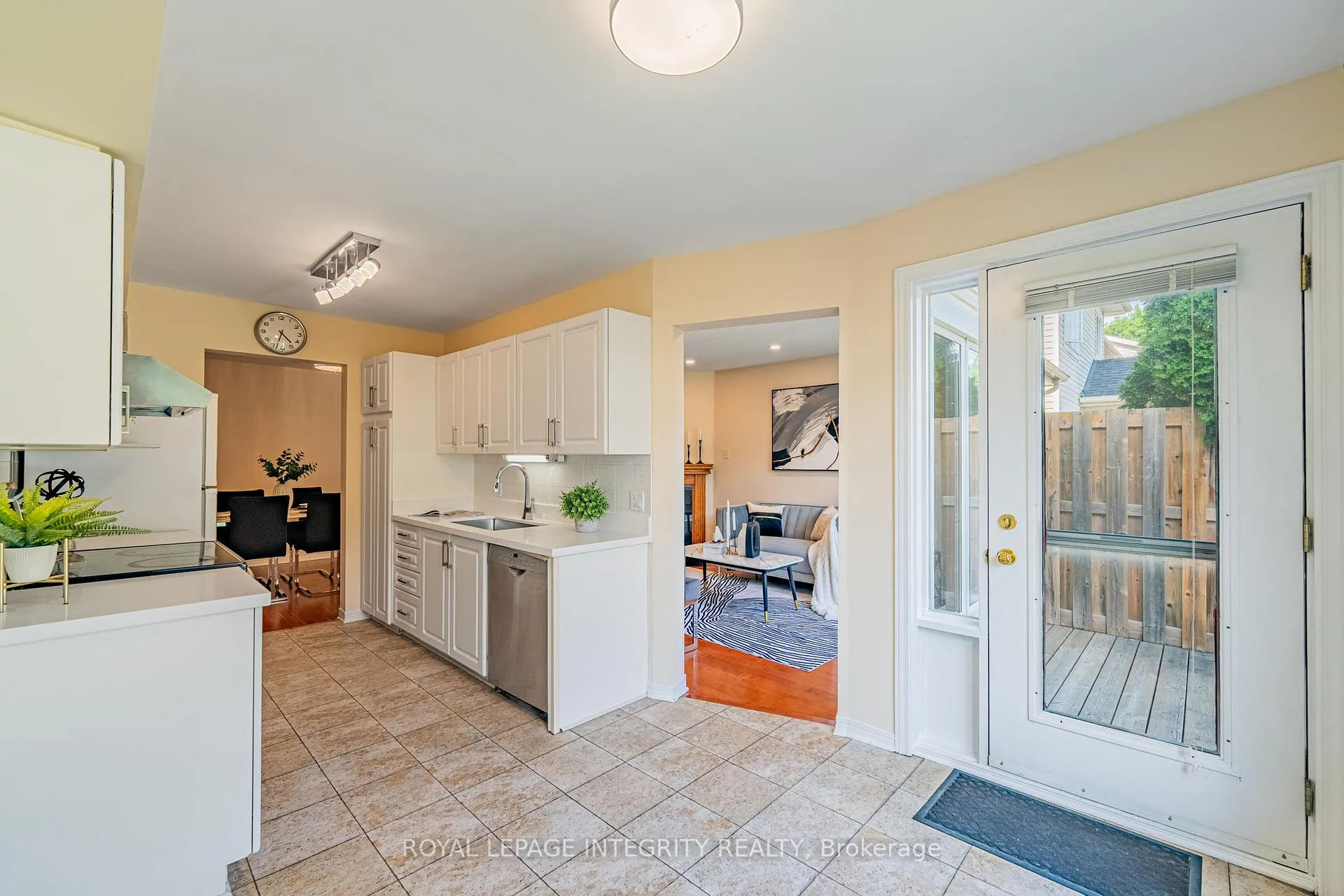 Photo 12 of 16 Redding Way, Ottawa, Centrepointe — HOMEH