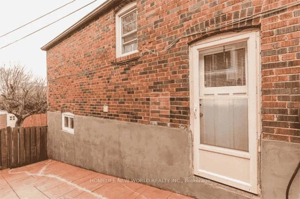 Photo 8 of 2421 Gerrard Street E, Toronto, East End-Danforth — HOMEH