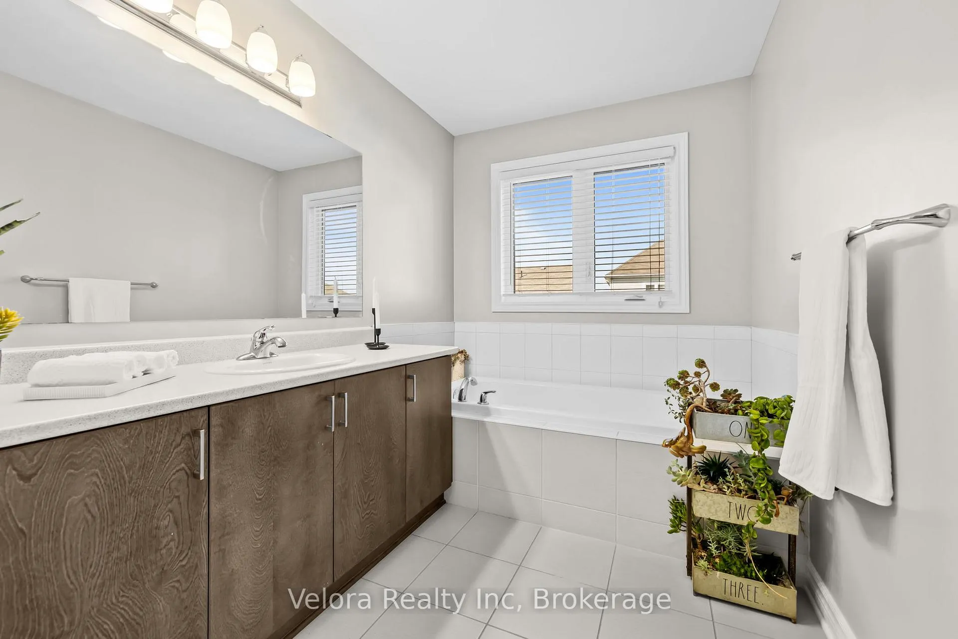 Photo 28 of 352 Warmstone Drive, Ottawa, Stittsville (North) — HOMEH