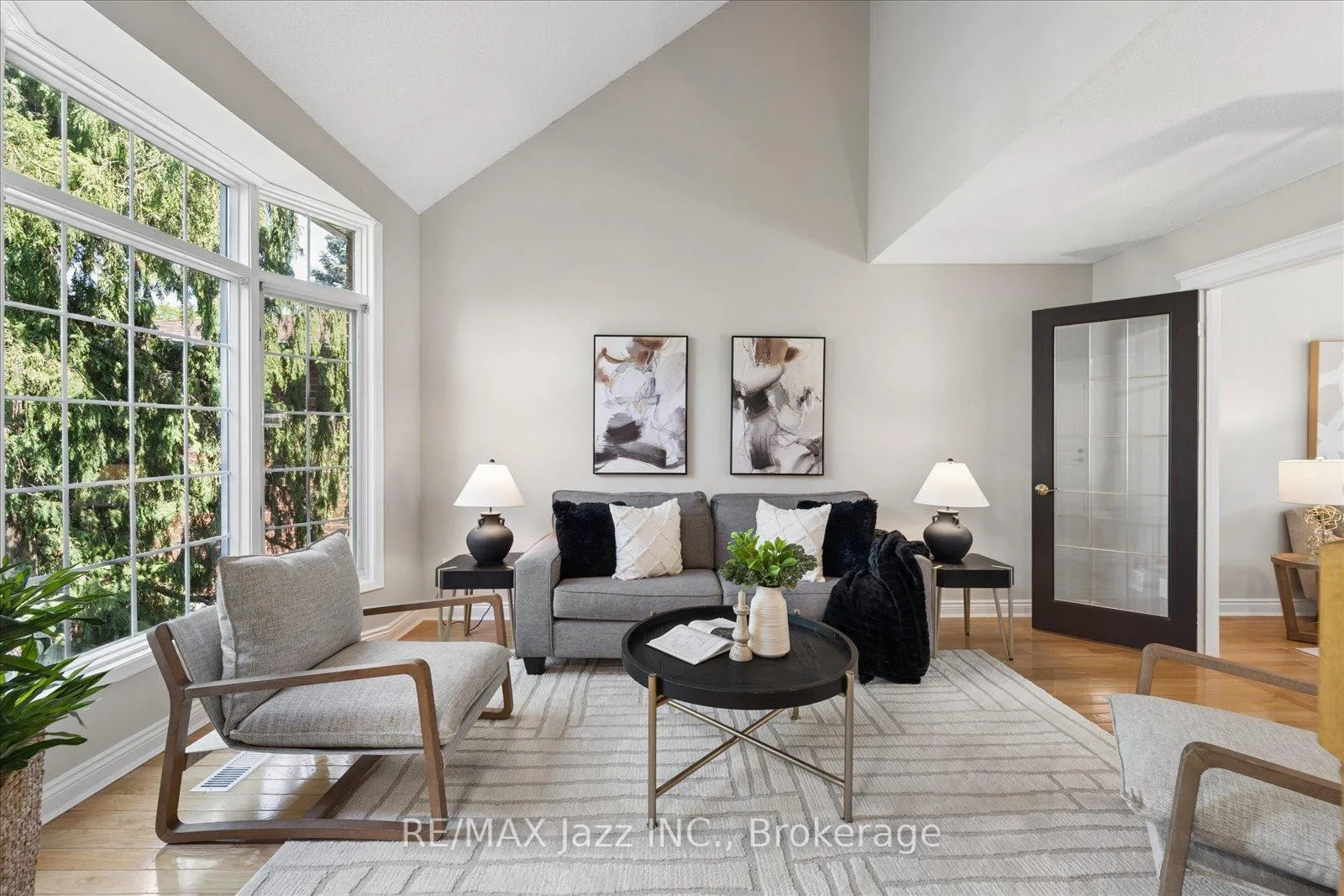 Photo 4 of 63 Bonnycastle Drive, Clarington, Bowmanville — HOMEH