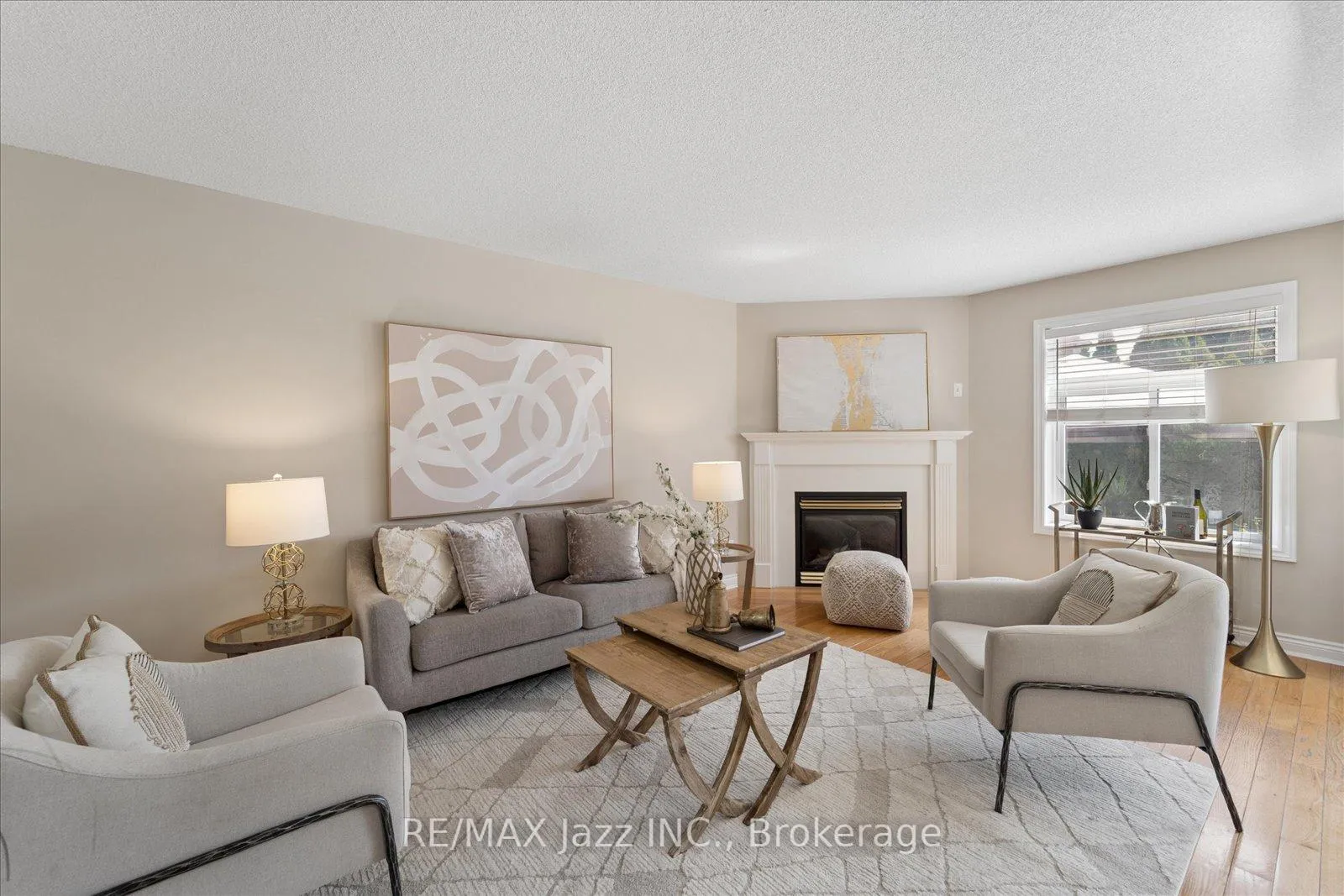 Photo 8 of 63 Bonnycastle Drive, Clarington, Bowmanville — HOMEH
