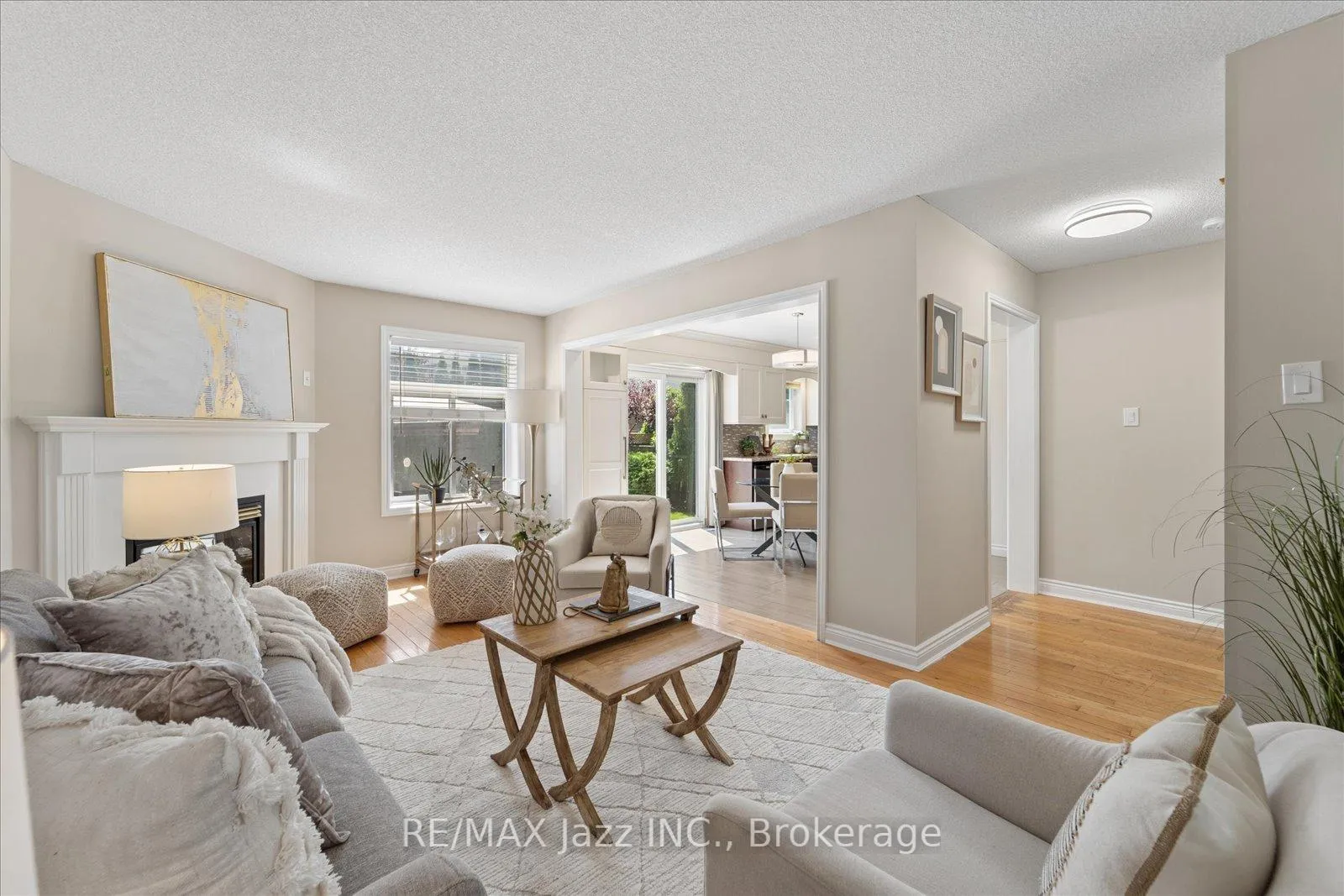 Photo 9 of 63 Bonnycastle Drive, Clarington, Bowmanville — HOMEH
