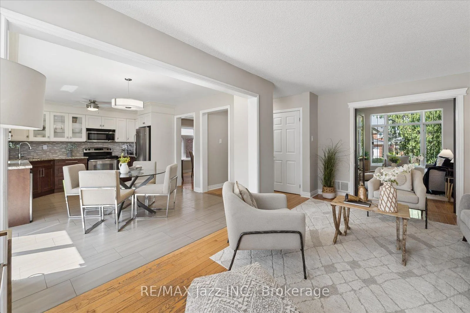 Photo 11 of 63 Bonnycastle Drive, Clarington, Bowmanville — HOMEH