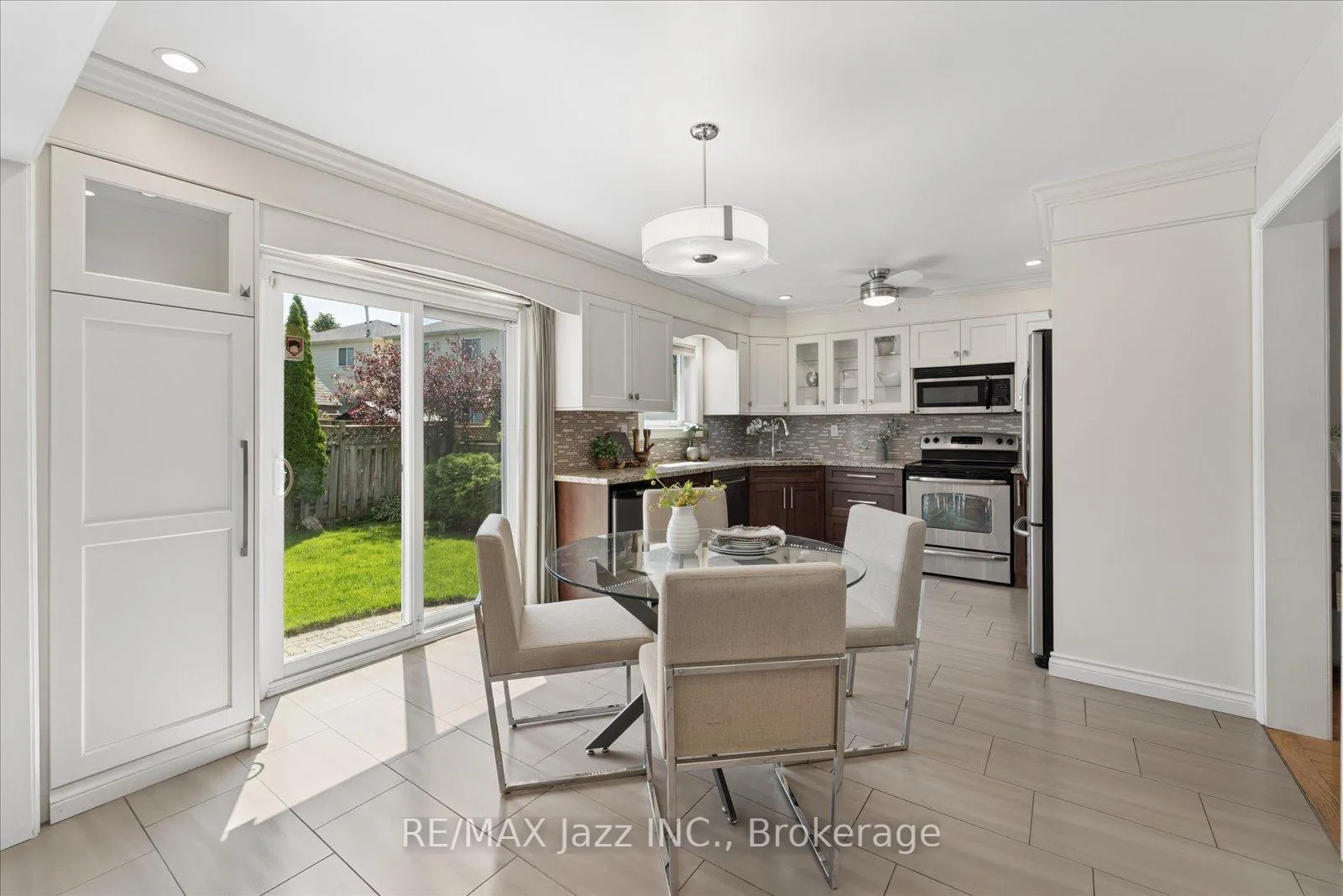 Photo 12 of 63 Bonnycastle Drive, Clarington, Bowmanville — HOMEH