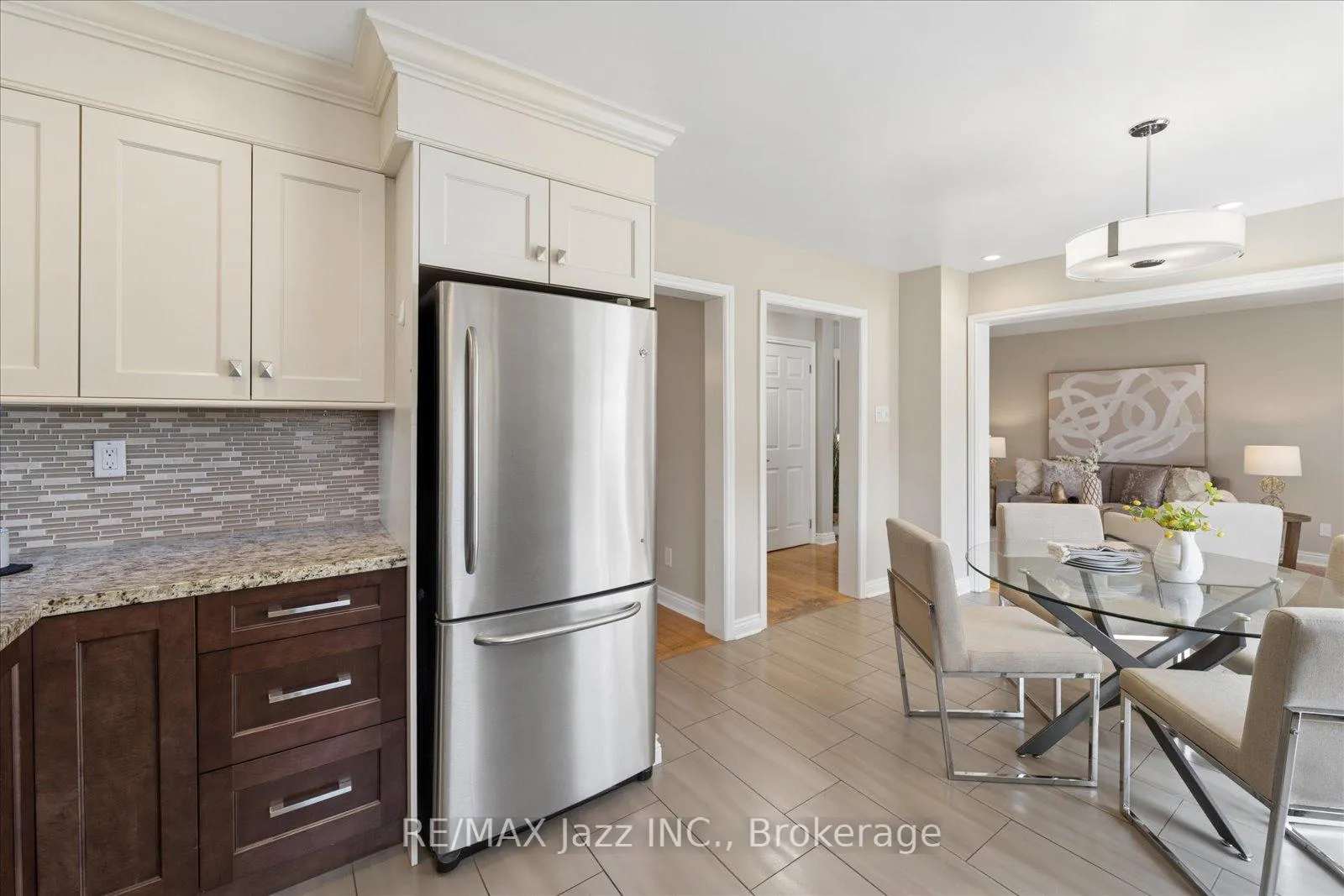 Photo 15 of 63 Bonnycastle Drive, Clarington, Bowmanville — HOMEH