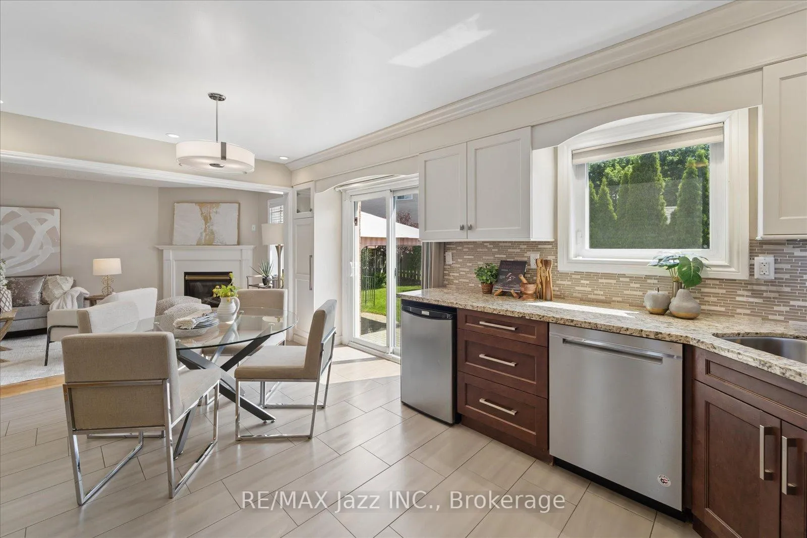 Photo 16 of 63 Bonnycastle Drive, Clarington, Bowmanville — HOMEH