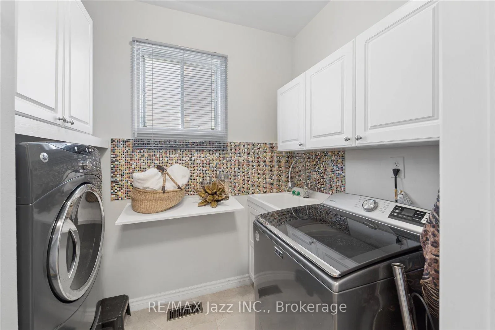 Photo 21 of 63 Bonnycastle Drive, Clarington, Bowmanville — HOMEH