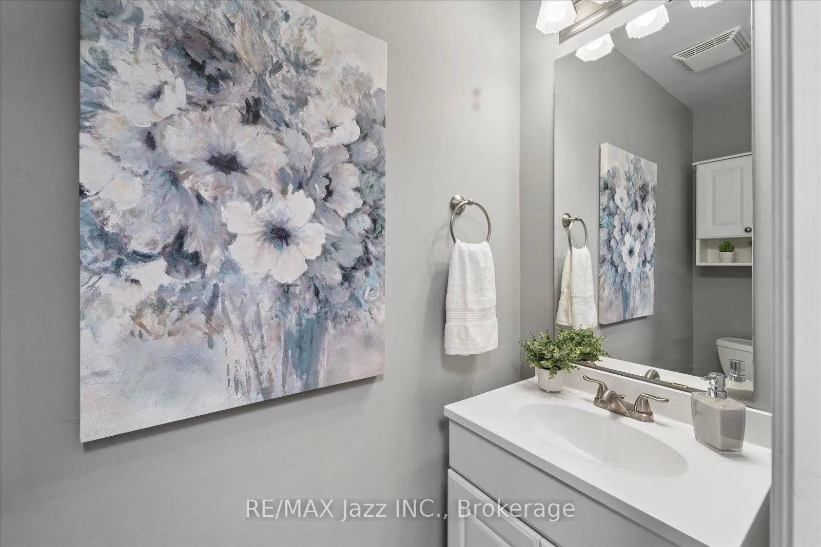 Photo 22 of 63 Bonnycastle Drive, Clarington, Bowmanville — HOMEH