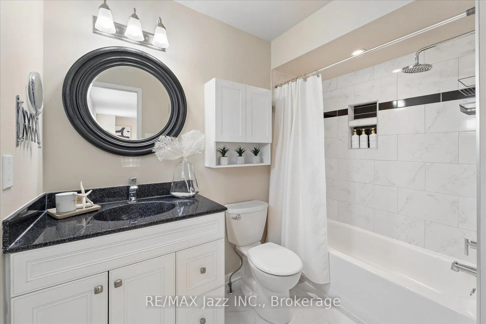 Photo 28 of 63 Bonnycastle Drive, Clarington, Bowmanville — HOMEH