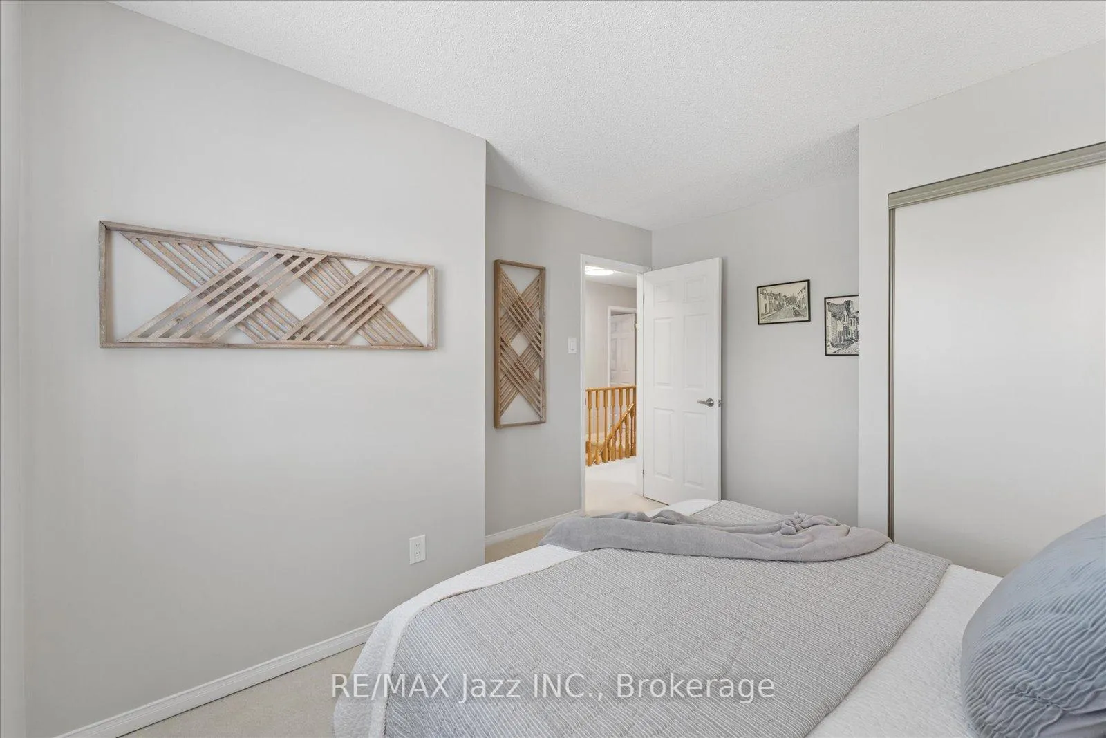 Photo 37 of 63 Bonnycastle Drive, Clarington, Bowmanville — HOMEH