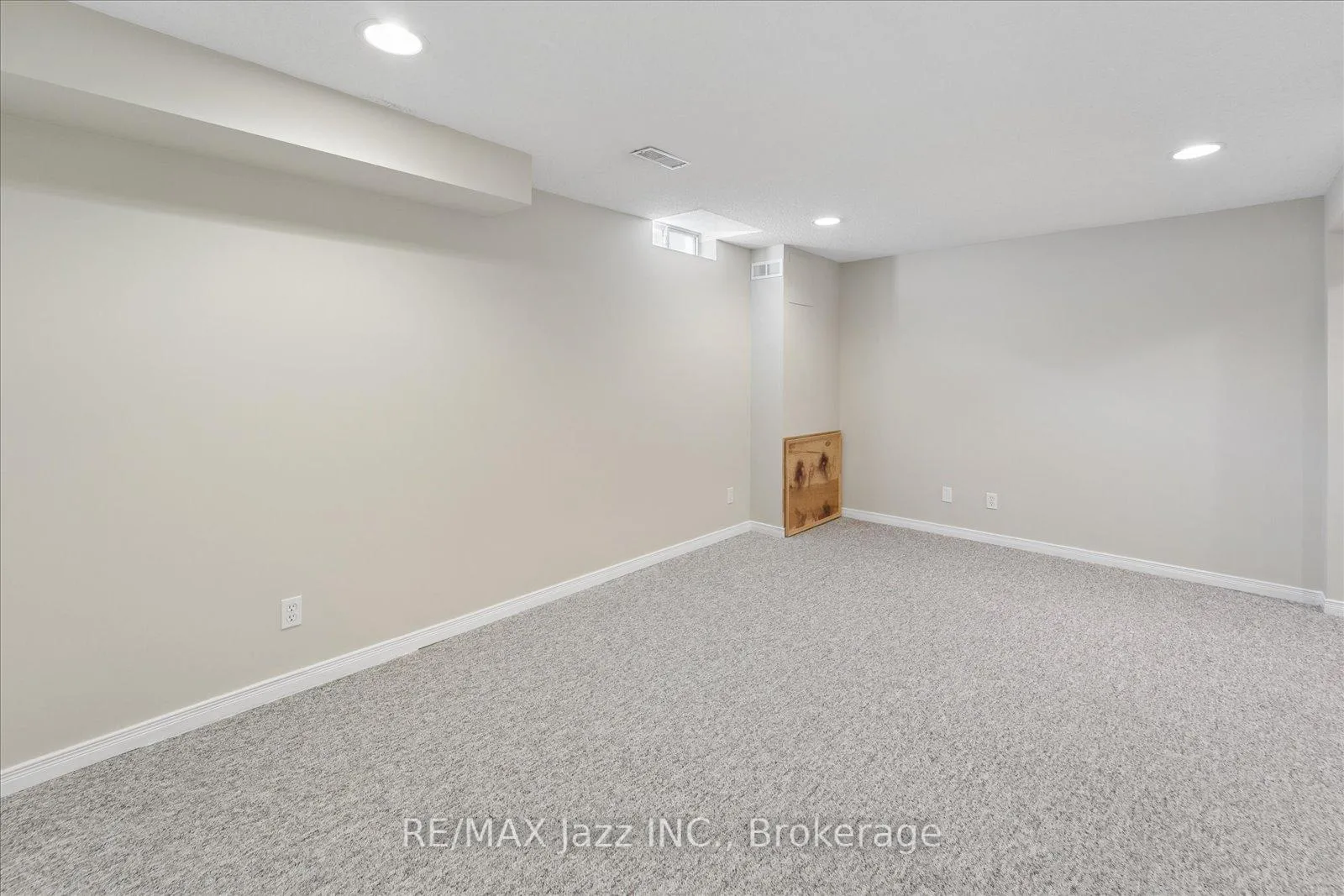 Photo 41 of 63 Bonnycastle Drive, Clarington, Bowmanville — HOMEH